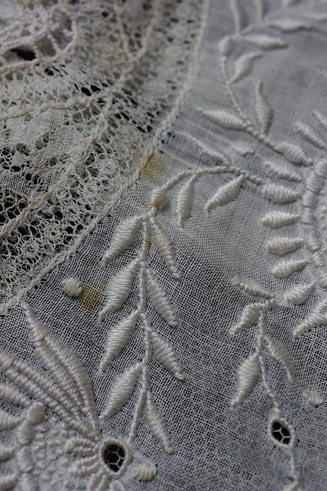 アンティークレース　dentelle ancienne-antique lace 刺繍クロス .FR a l'epoque
