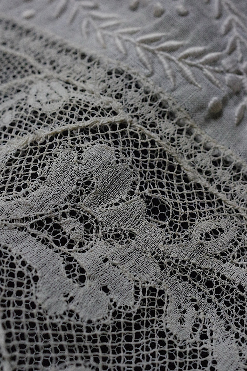アンティークレース　dentelle ancienne-antique lace 刺繍クロス .FR a l'epoque