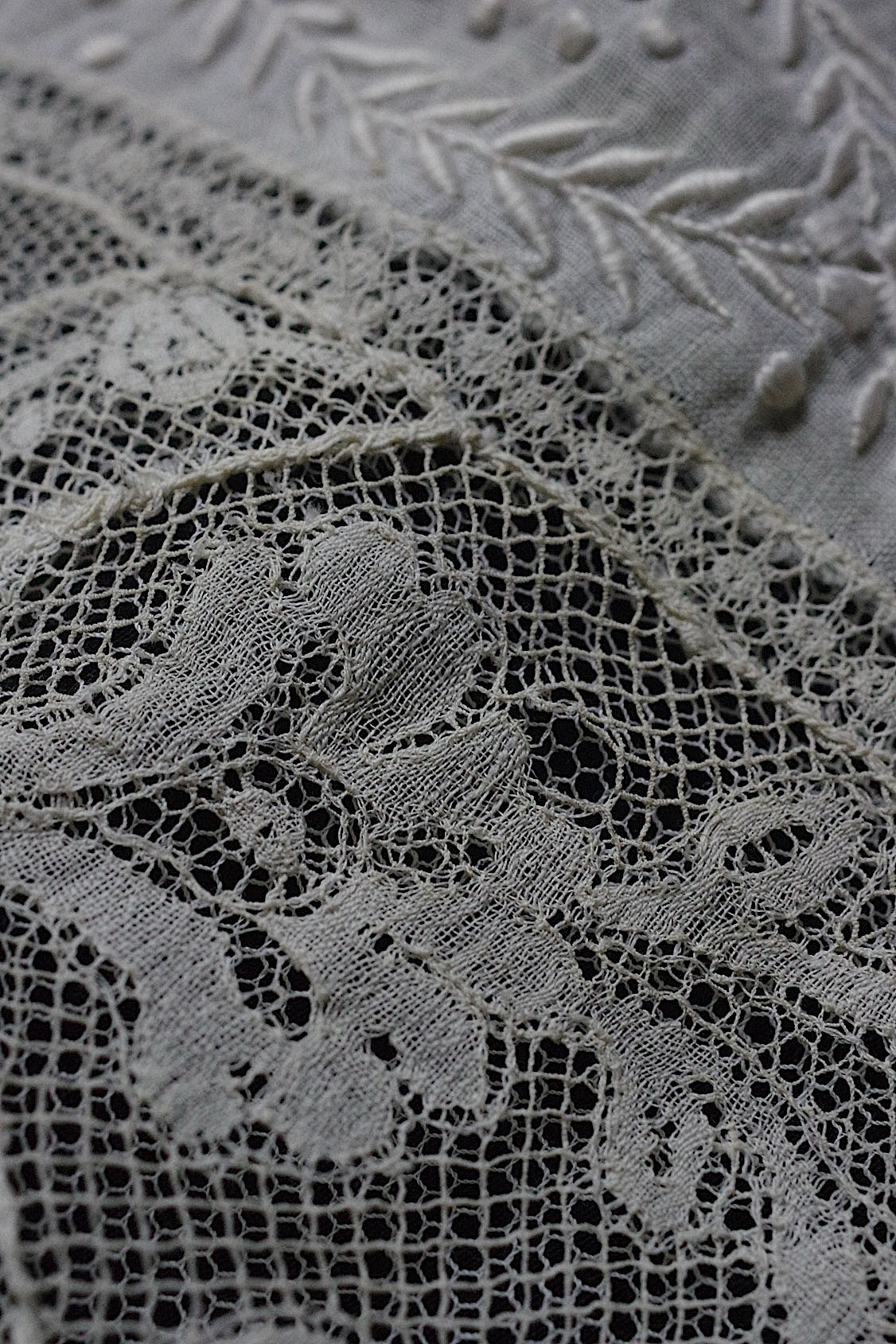 アンティークレース　dentelle ancienne-antique lace 刺繍クロス .FR a l'epoque
