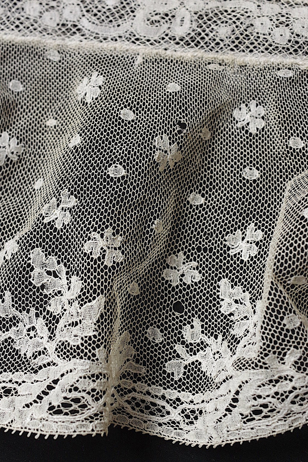 アンティークレース　dentelle ancienne-antique lace 刺繍クロス .FR a l'epoque