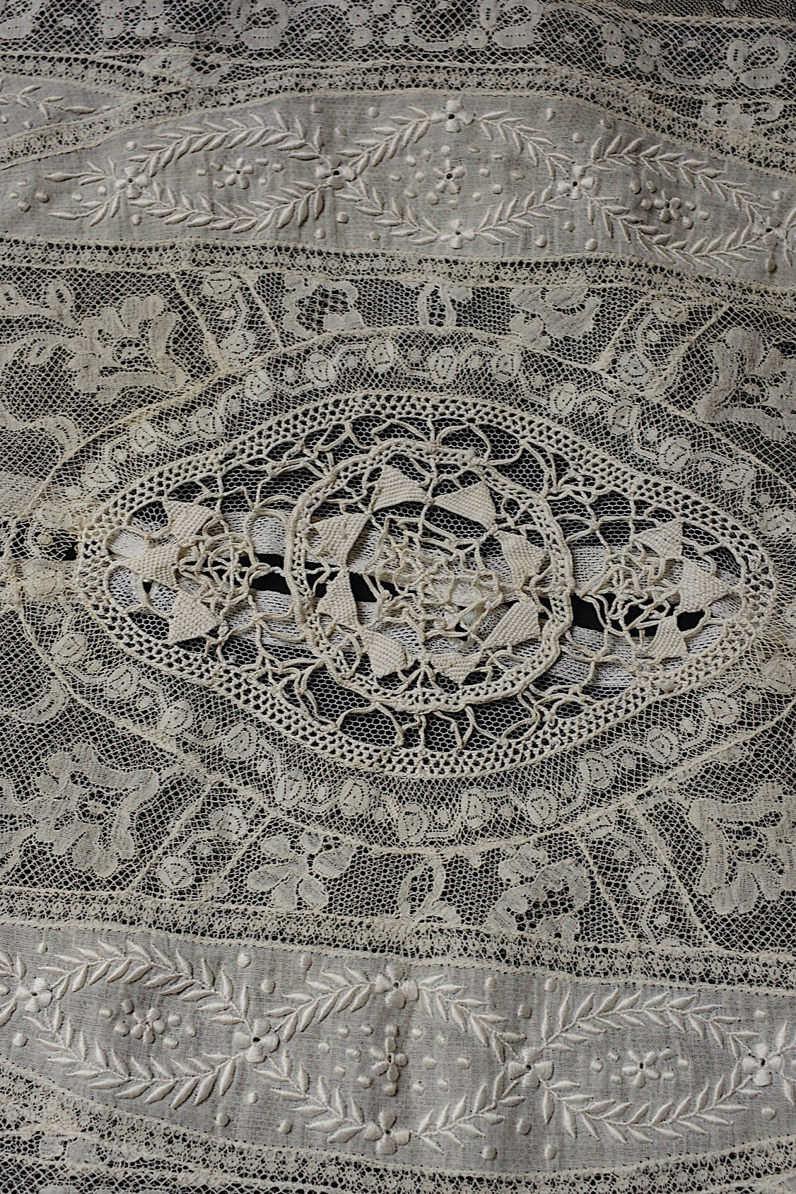 アンティークレース　dentelle ancienne-antique lace 刺繍クロス .FR a l'epoque