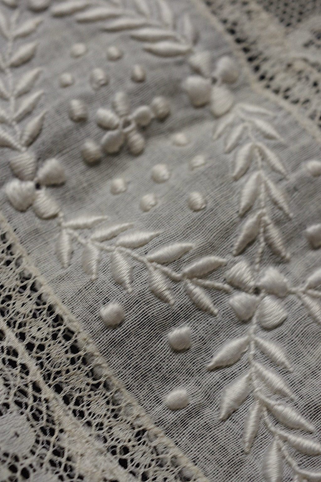 アンティークレース　dentelle ancienne-antique lace 刺繍クロス .FR a l'epoque