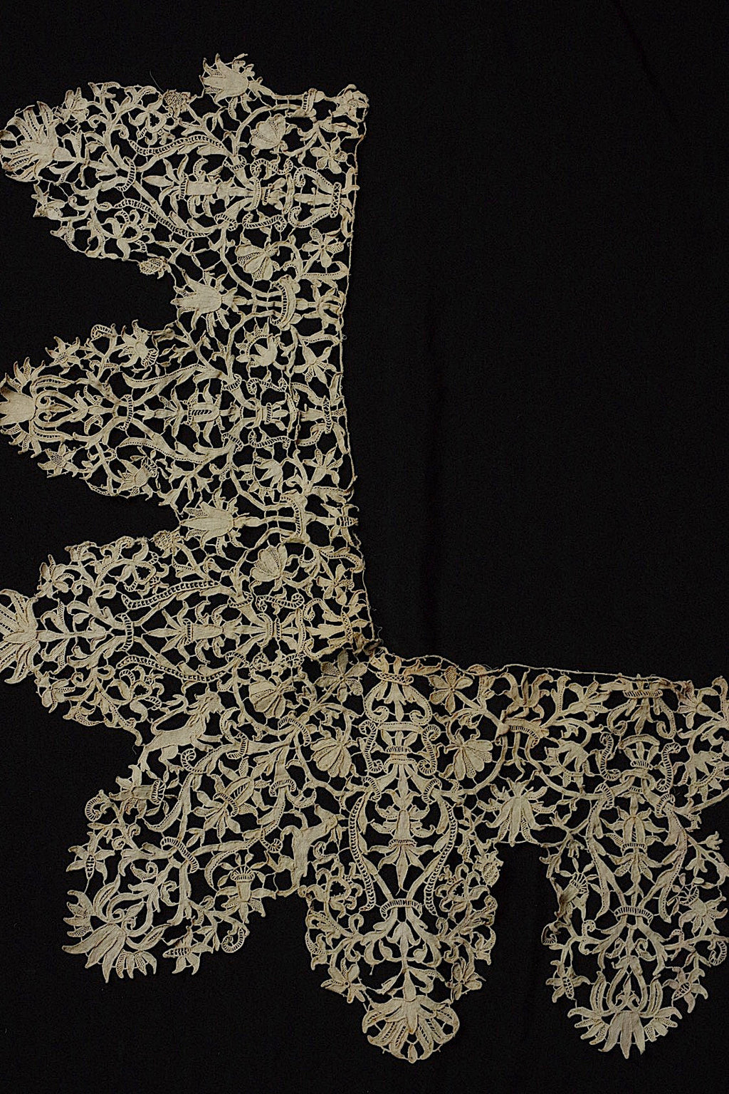 アンティークレース　dentelle ancienne-antique lace　punto in aria ハギレ .FR a l'epoque