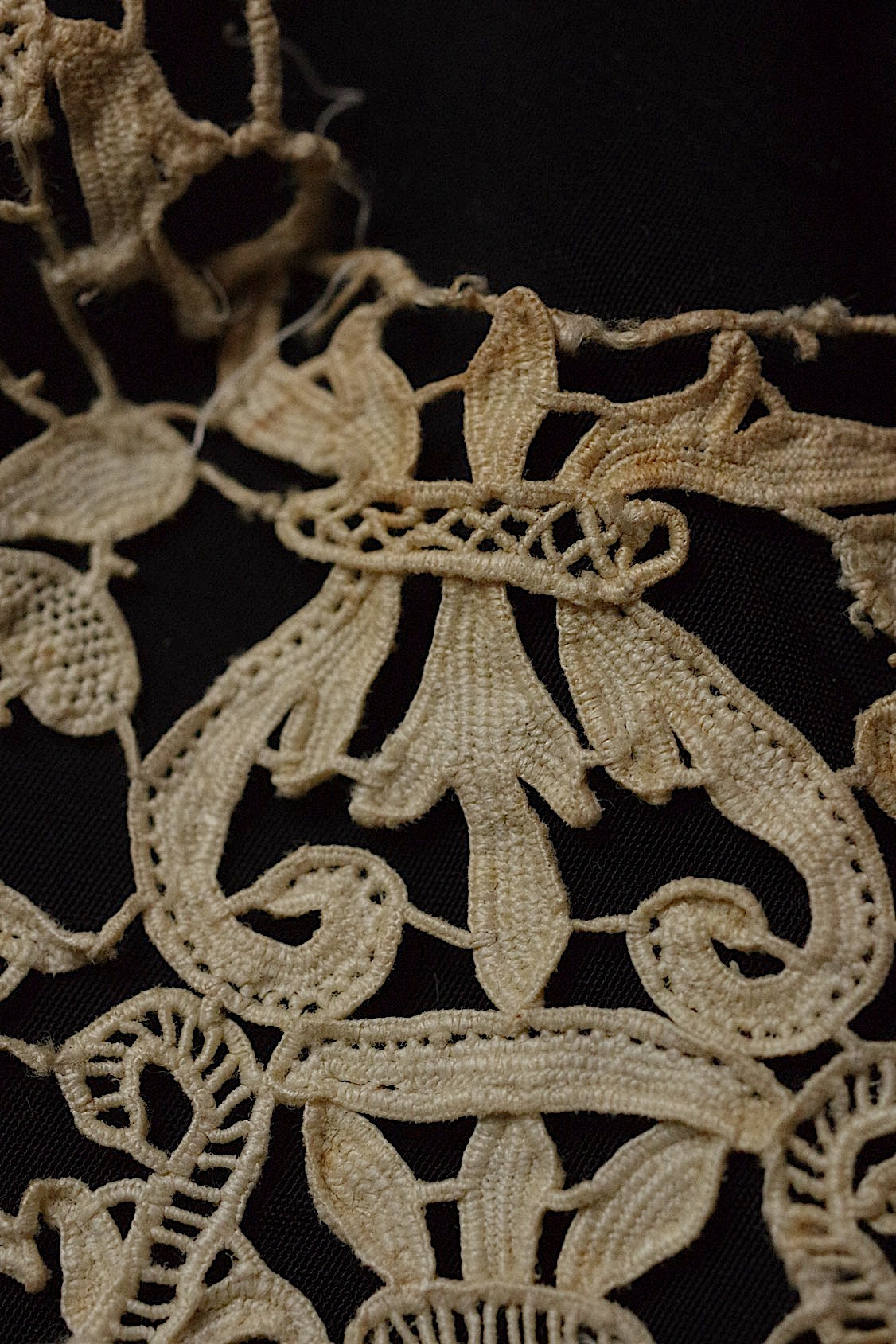 アンティークレース　dentelle ancienne-antique lace　punto in aria ハギレ .FR a l'epoque