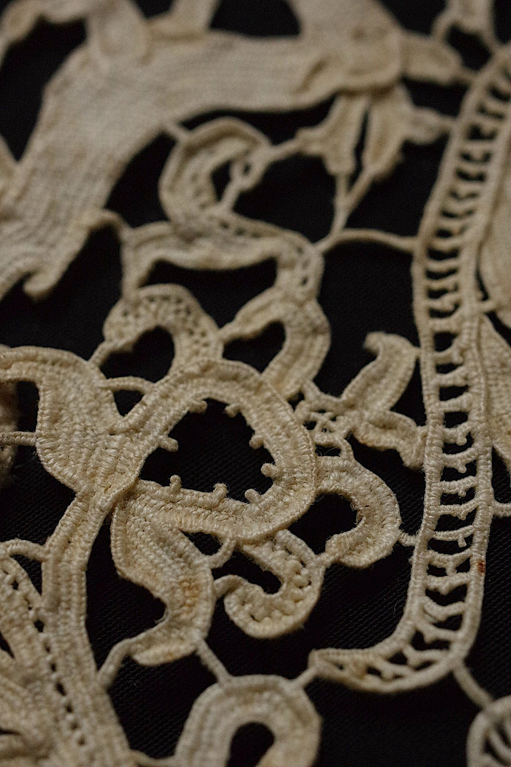 アンティークレース　dentelle ancienne-antique lace　punto in aria ハギレ .FR a l'epoque