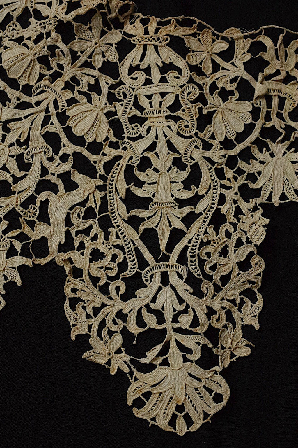 アンティークレース　dentelle ancienne-antique lace　punto in aria ハギレ .FR a l'epoque