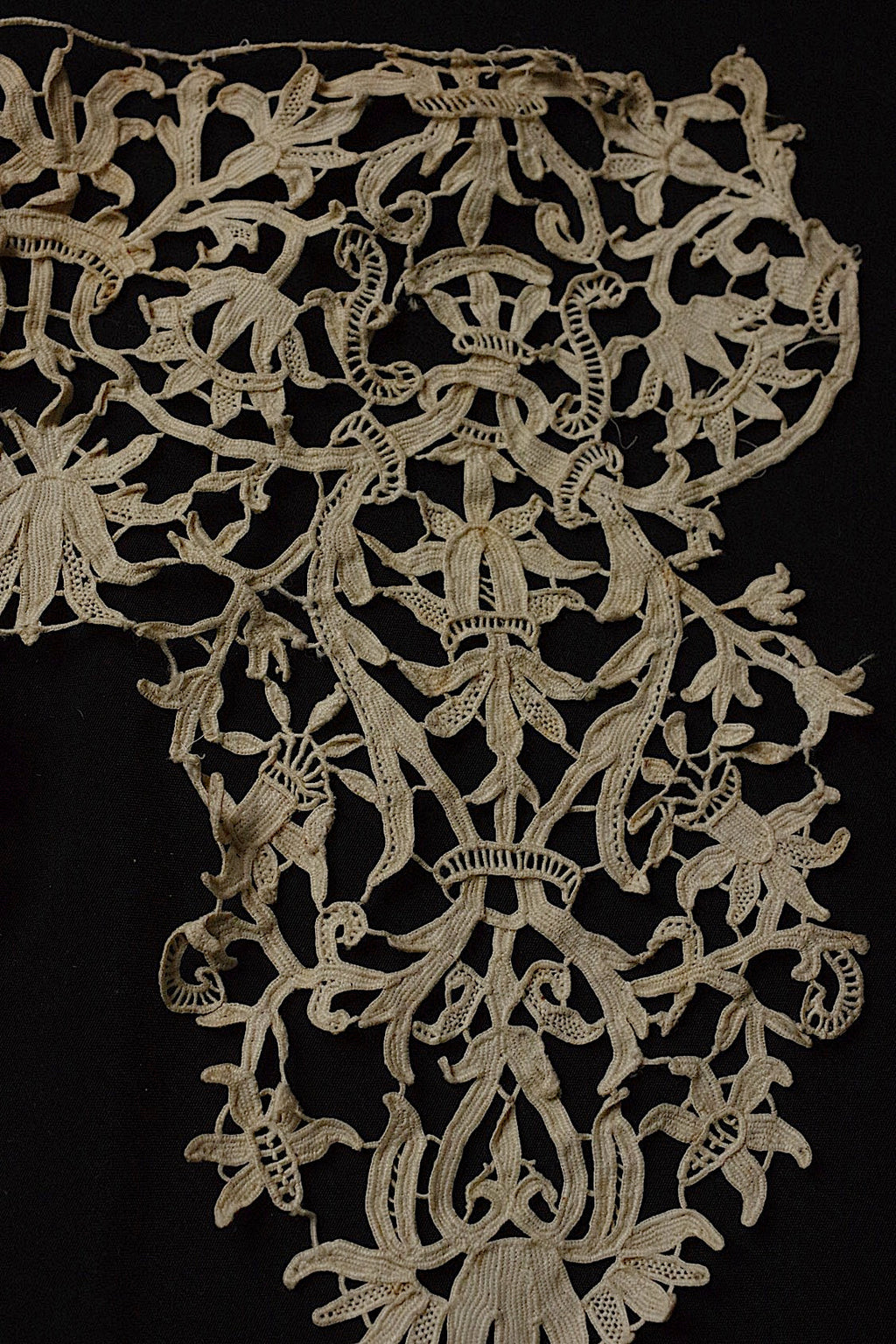 アンティークレース　dentelle ancienne-antique lace　punto in aria ハギレ .FR a l'epoque