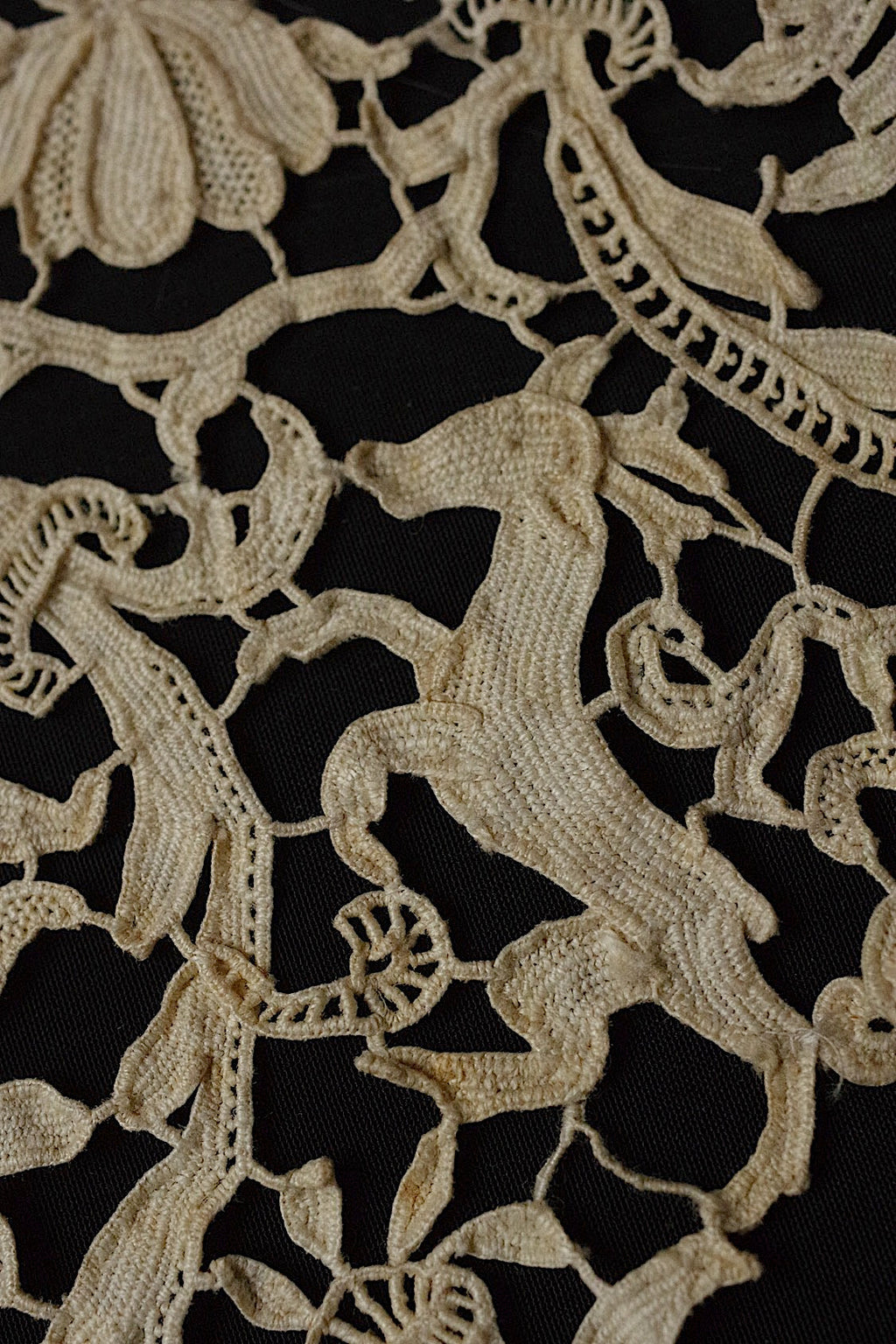 アンティークレース　dentelle ancienne-antique lace　punto in aria ハギレ .FR a l'epoque