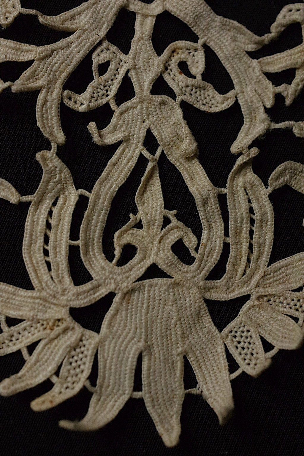 アンティークレース　dentelle ancienne-antique lace　punto in aria ハギレ .FR a l'epoque