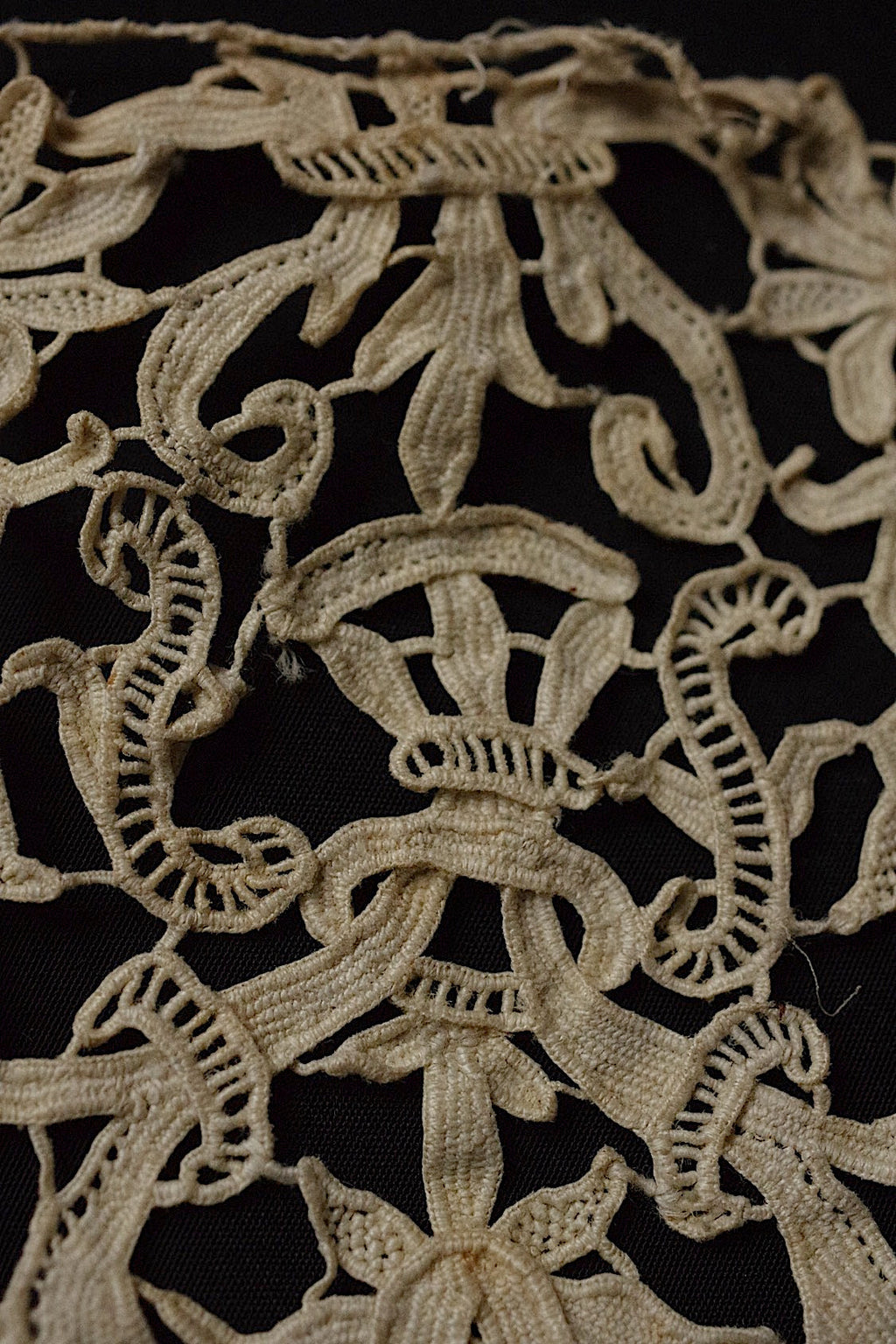 アンティークレース　dentelle ancienne-antique lace　punto in aria ハギレ .FR a l'epoque