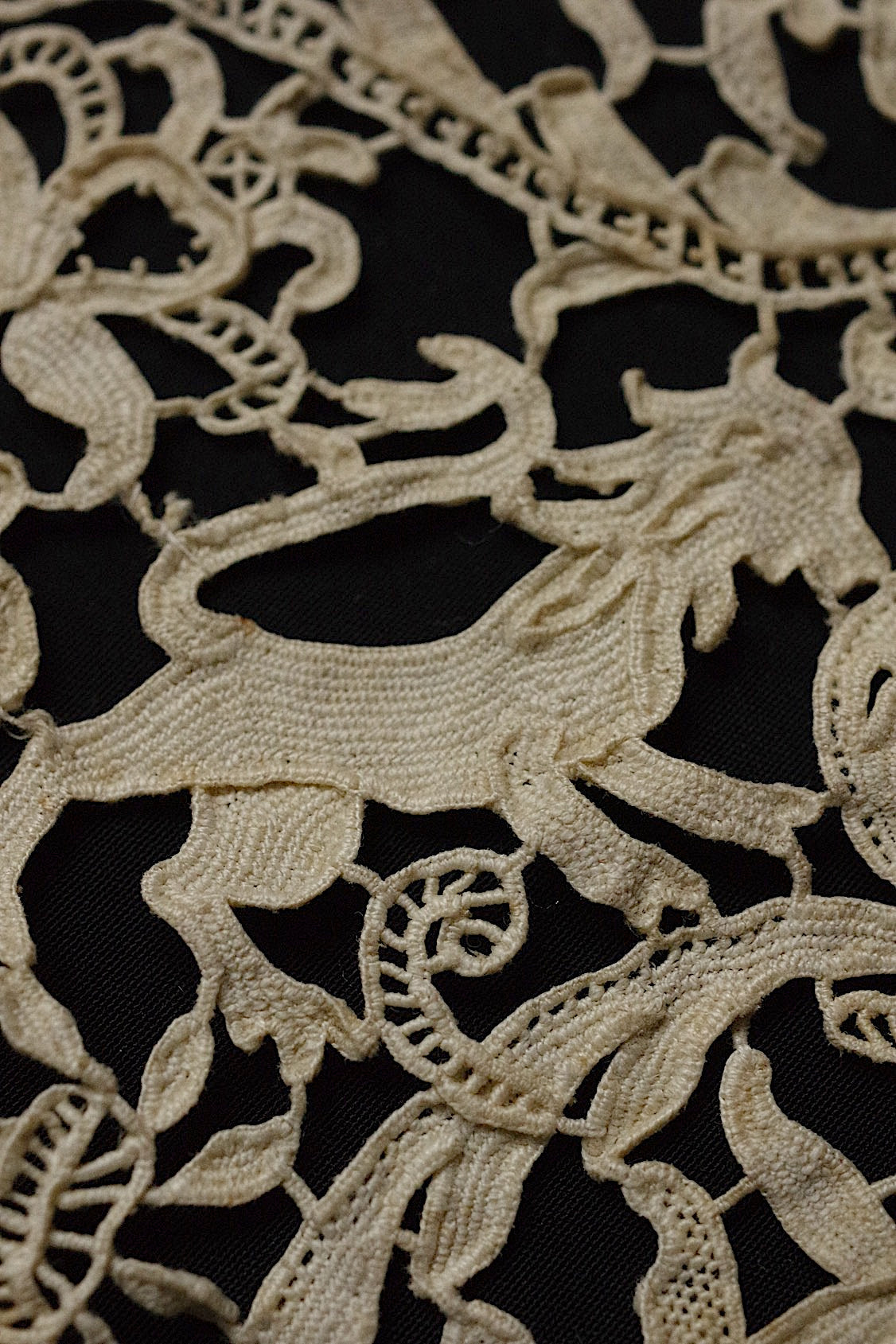 アンティークレース　dentelle ancienne-antique lace　punto in aria ハギレ .FR a l'epoque