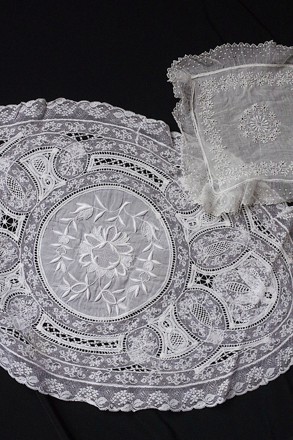 アンティークレース　dentelle ancienne-antique lace　刺繍クロス .FR a l'epoque