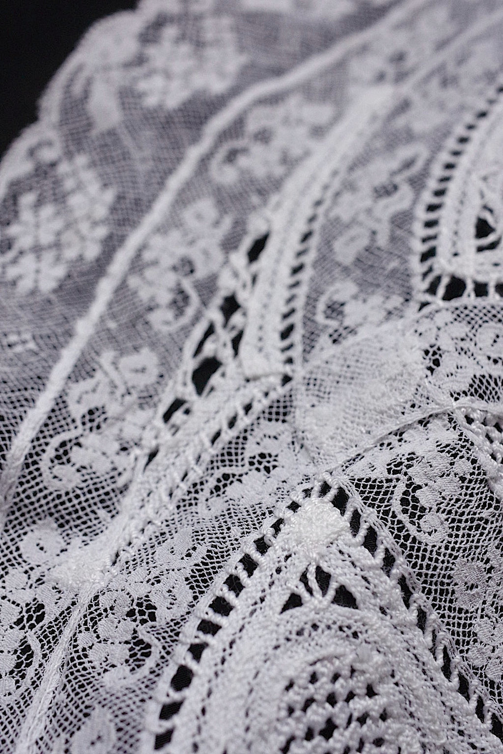 アンティークレース　dentelle ancienne-antique lace　刺繍クロス .FR a l'epoque