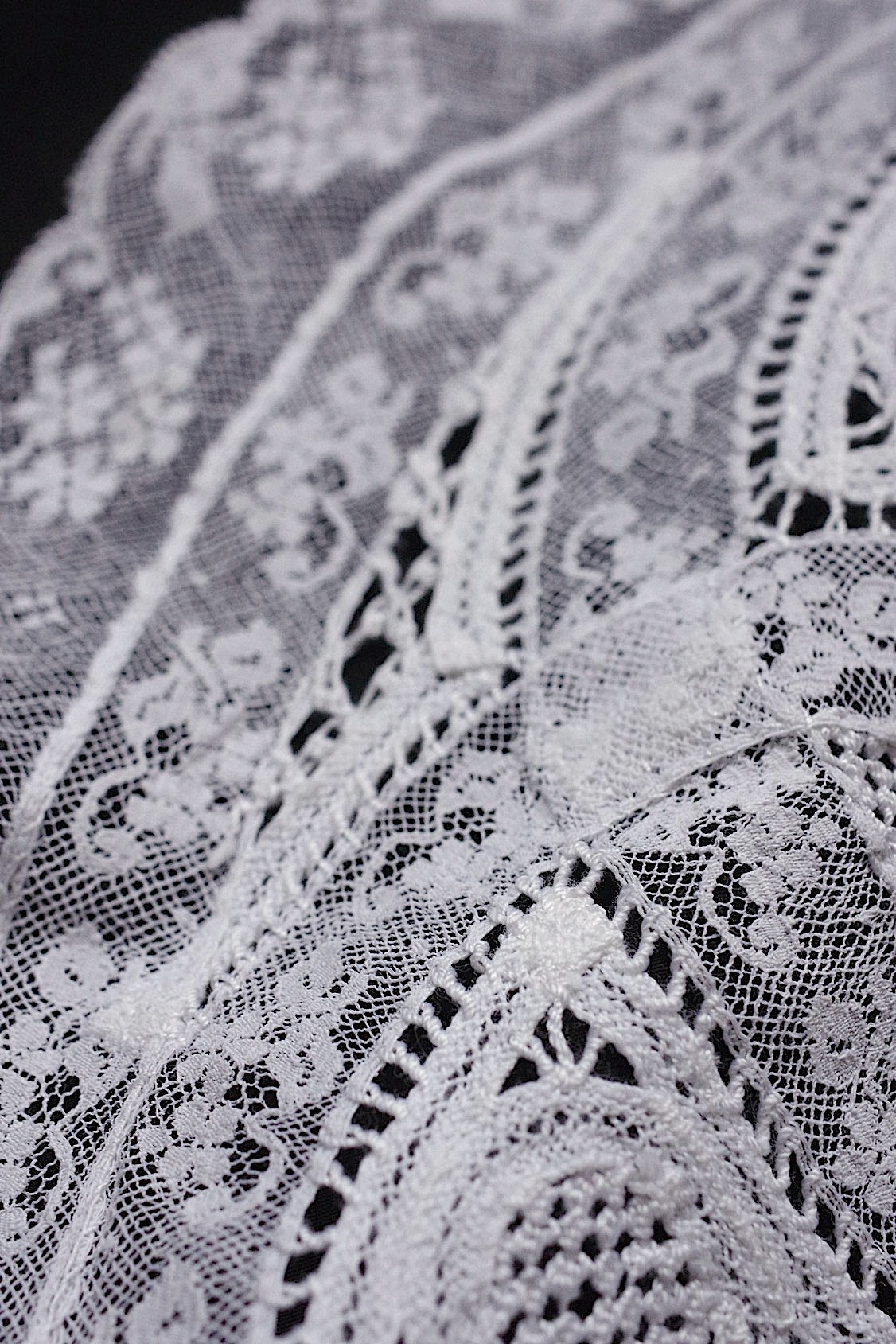 アンティークレース　dentelle ancienne-antique lace　刺繍クロス .FR a l'epoque