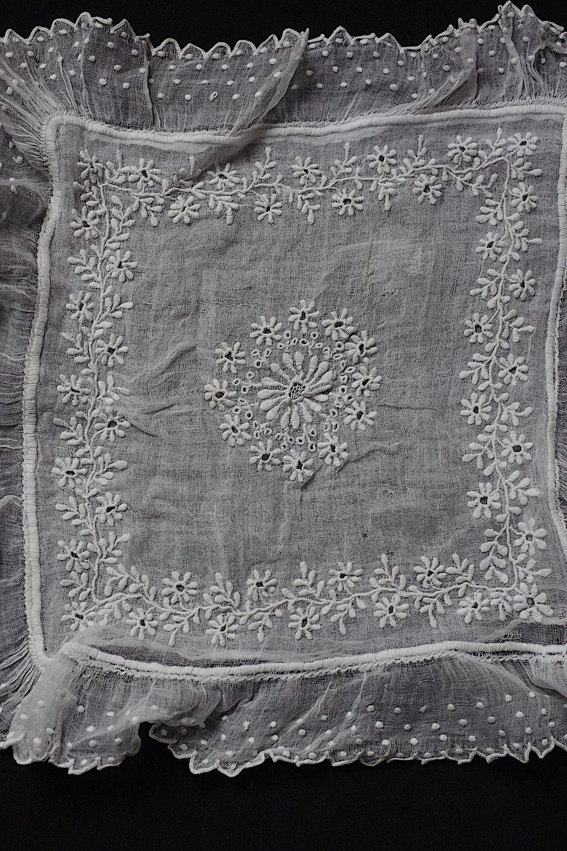 アンティークレース　dentelle ancienne-antique lace　刺繍クロス .FR a l'epoque