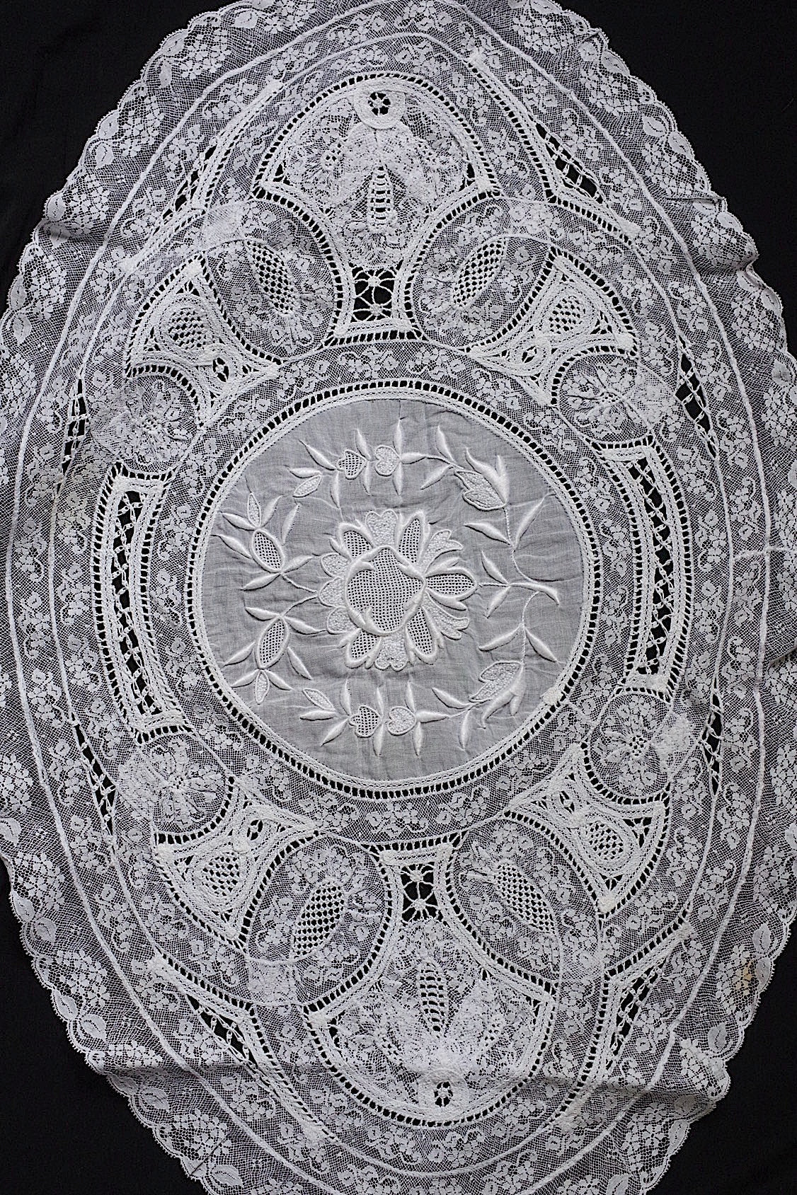 アンティークレース　dentelle ancienne-antique lace　刺繍クロス .FR a l'epoque