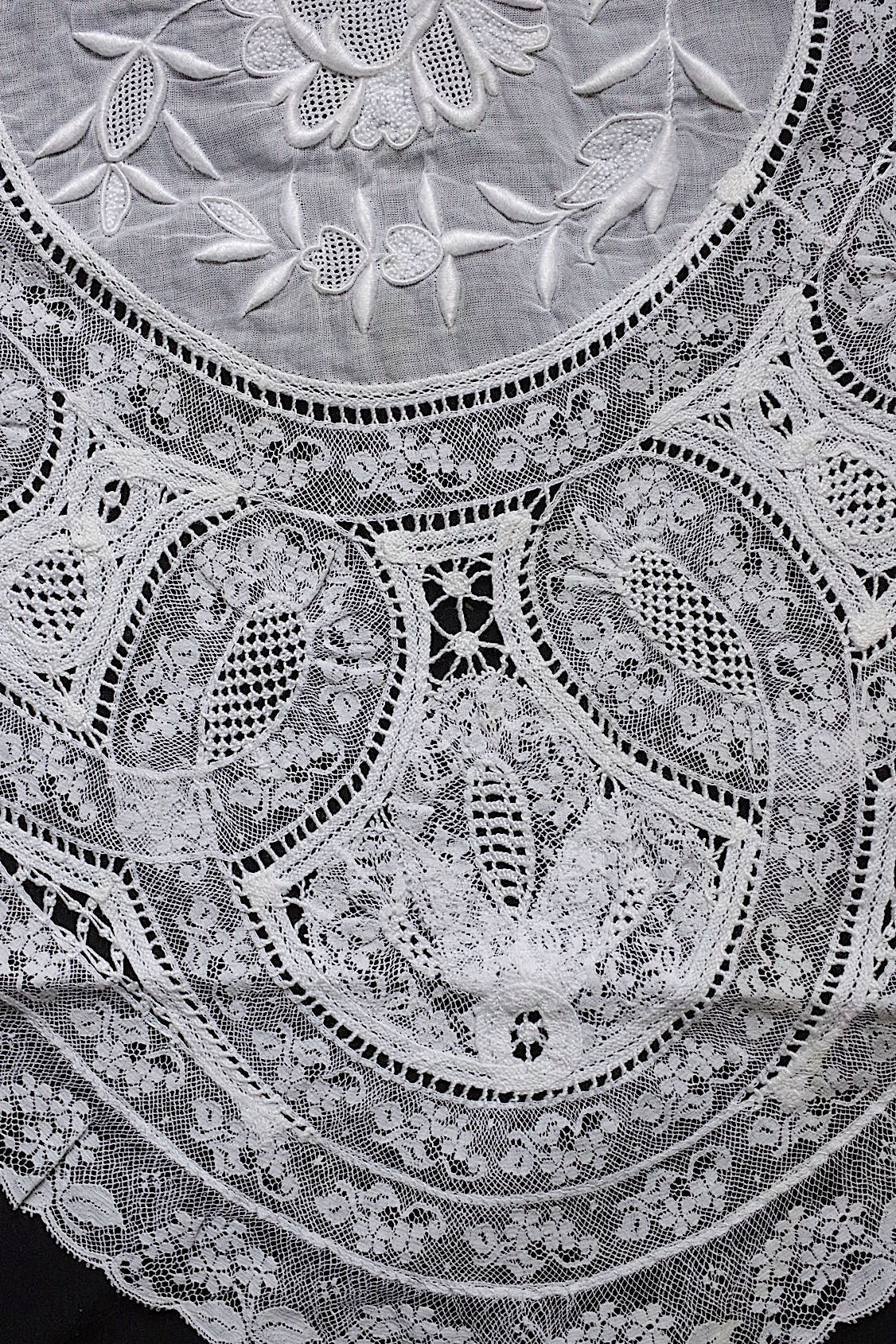 アンティークレース　dentelle ancienne-antique lace　刺繍クロス .FR a l'epoque