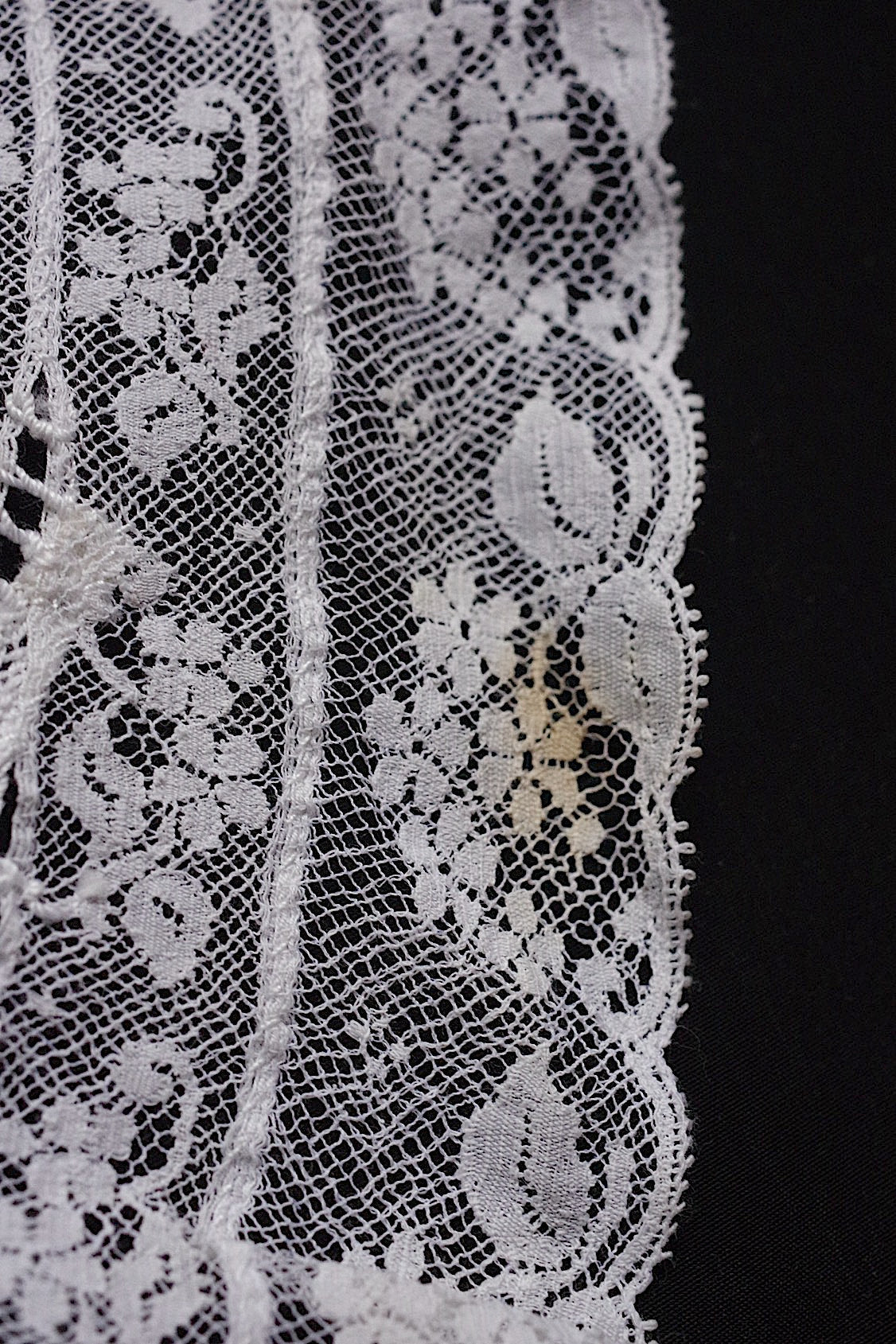 アンティークレース　dentelle ancienne-antique lace　刺繍クロス .FR a l'epoque
