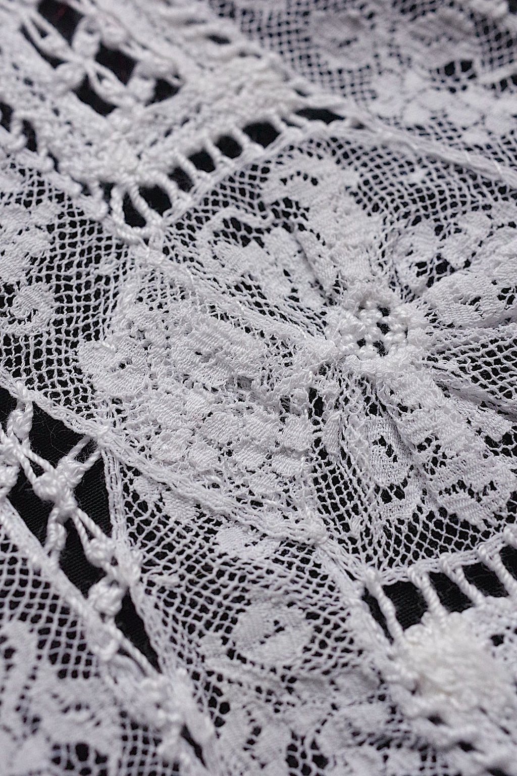 アンティークレース　dentelle ancienne-antique lace　刺繍クロス .FR a l'epoque