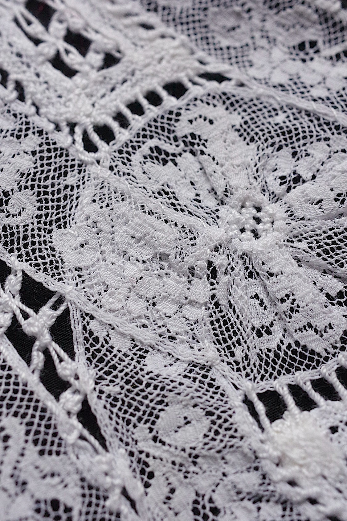 アンティークレース　dentelle ancienne-antique lace　刺繍クロス .FR a l'epoque