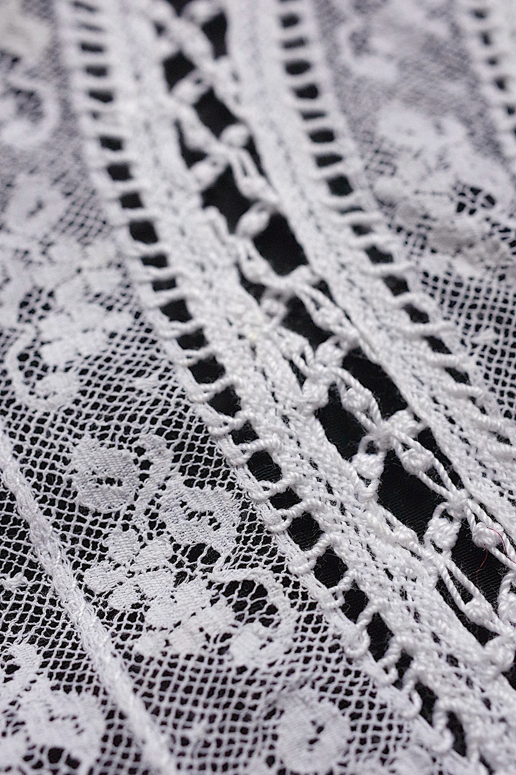 アンティークレース　dentelle ancienne-antique lace　刺繍クロス .FR a l'epoque