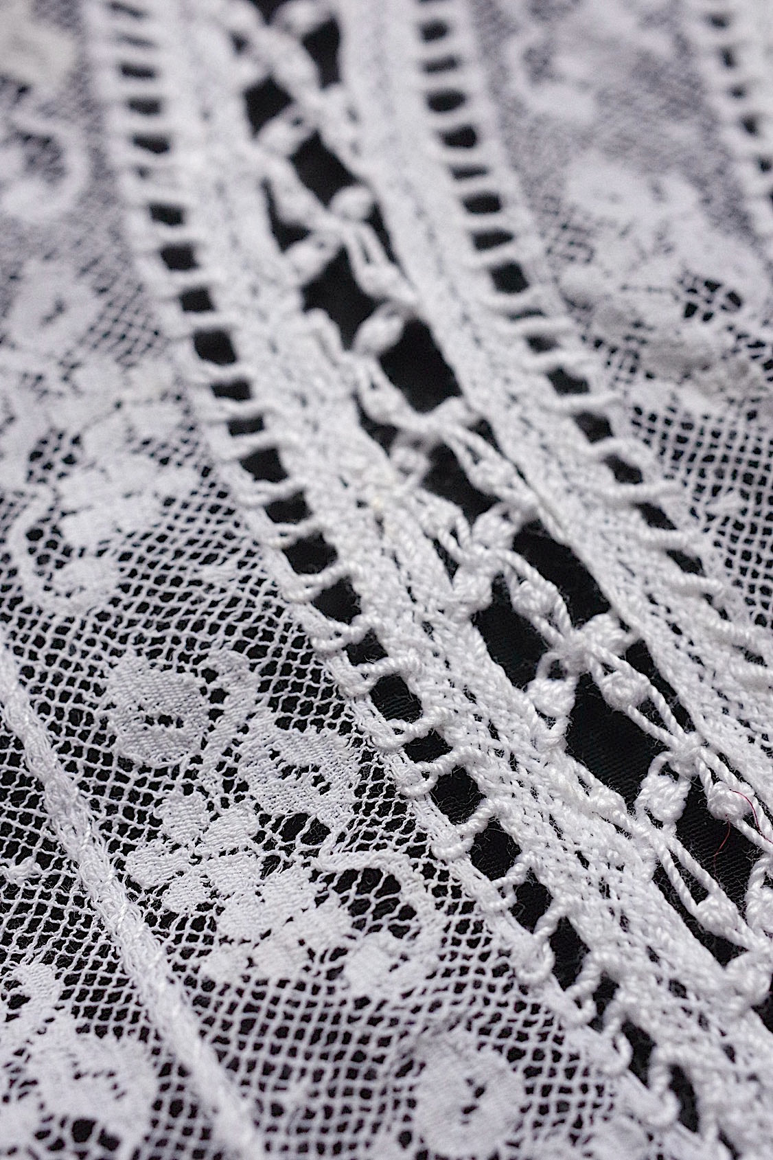 アンティークレース　dentelle ancienne-antique lace　刺繍クロス .FR a l'epoque