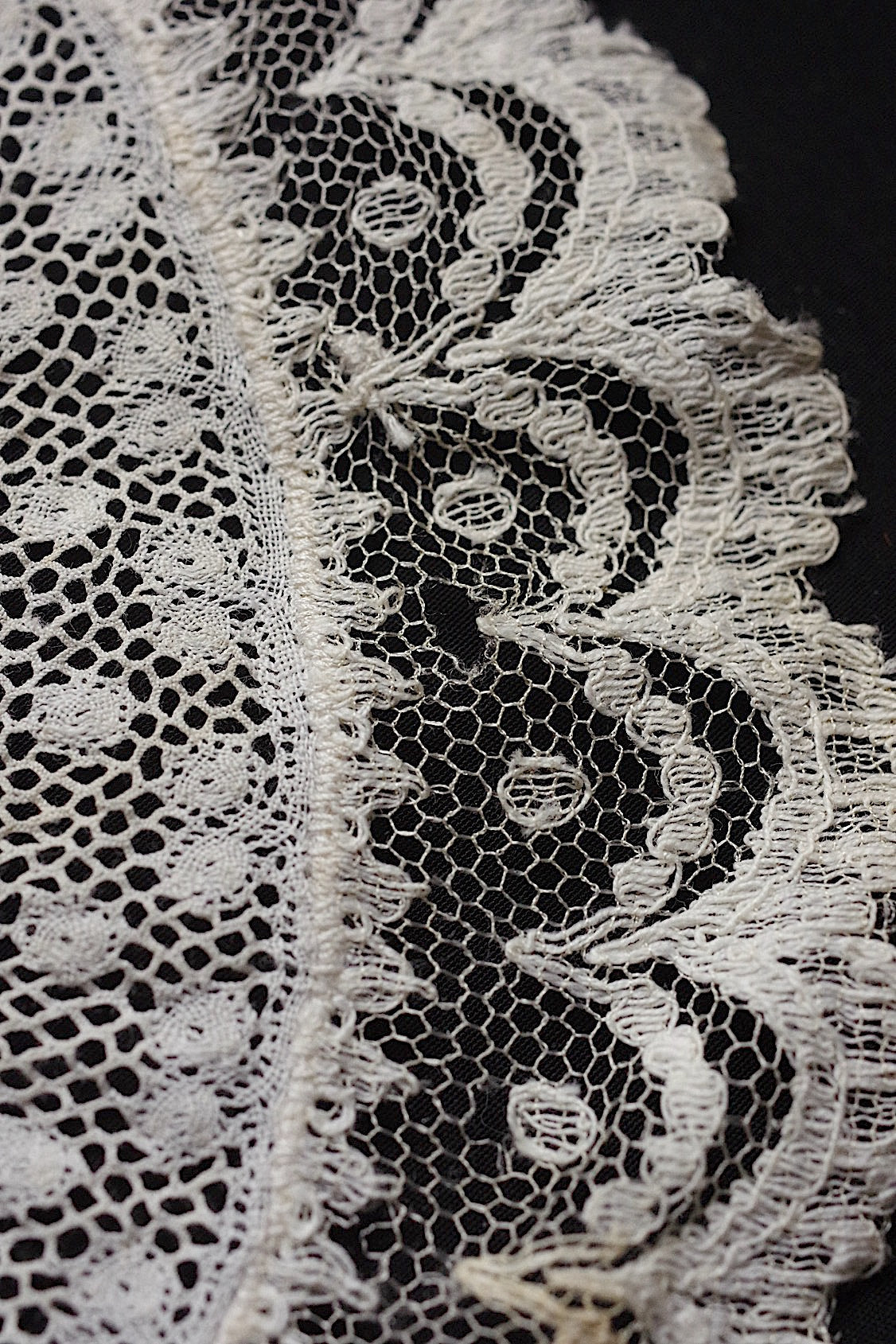 アンティークレース　dentelle ancienne-antique lace　刺繍　nappe 2点 .FR a l'epoque