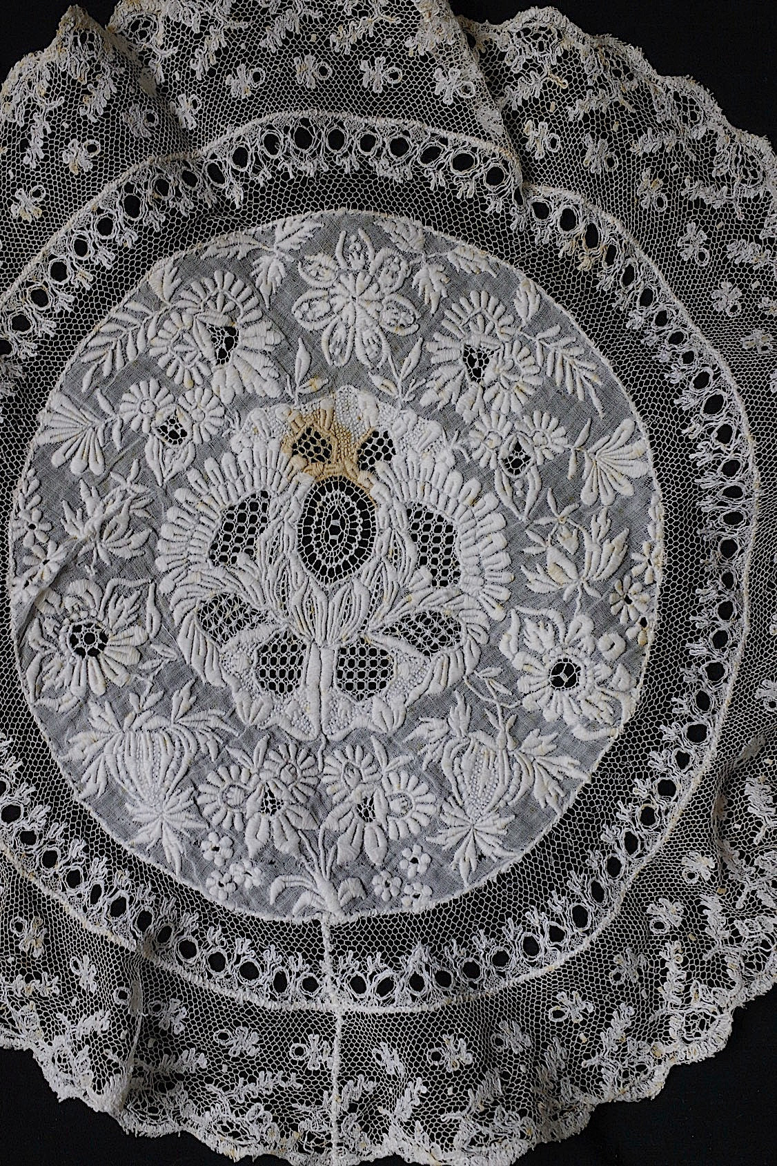 アンティークレース　dentelle ancienne-antique lace　刺繍　nappe 2点 .FR a l'epoque