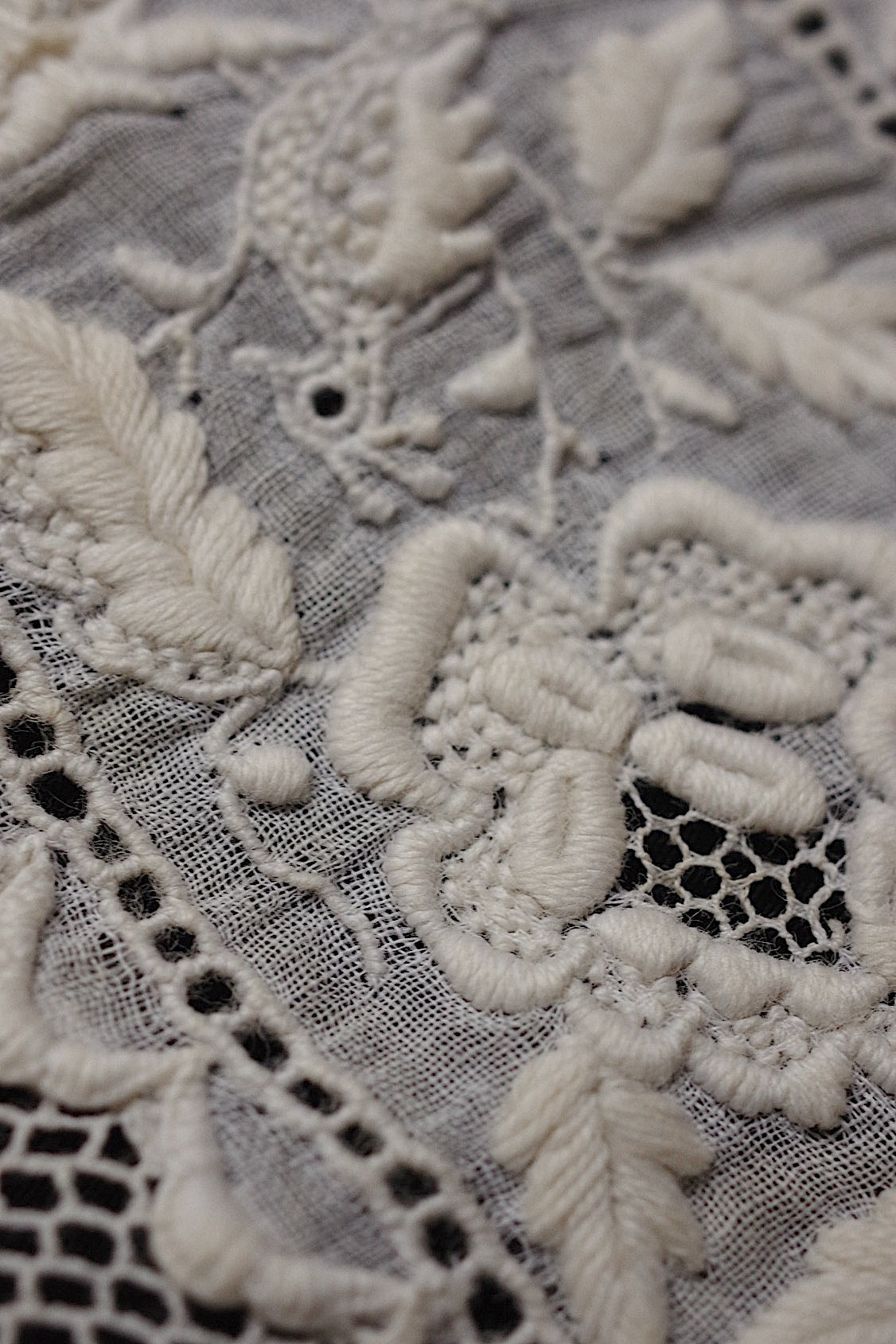 アンティークレース　dentelle ancienne-antique lace　刺繍　nappe 素材用 .FR a l'epoque