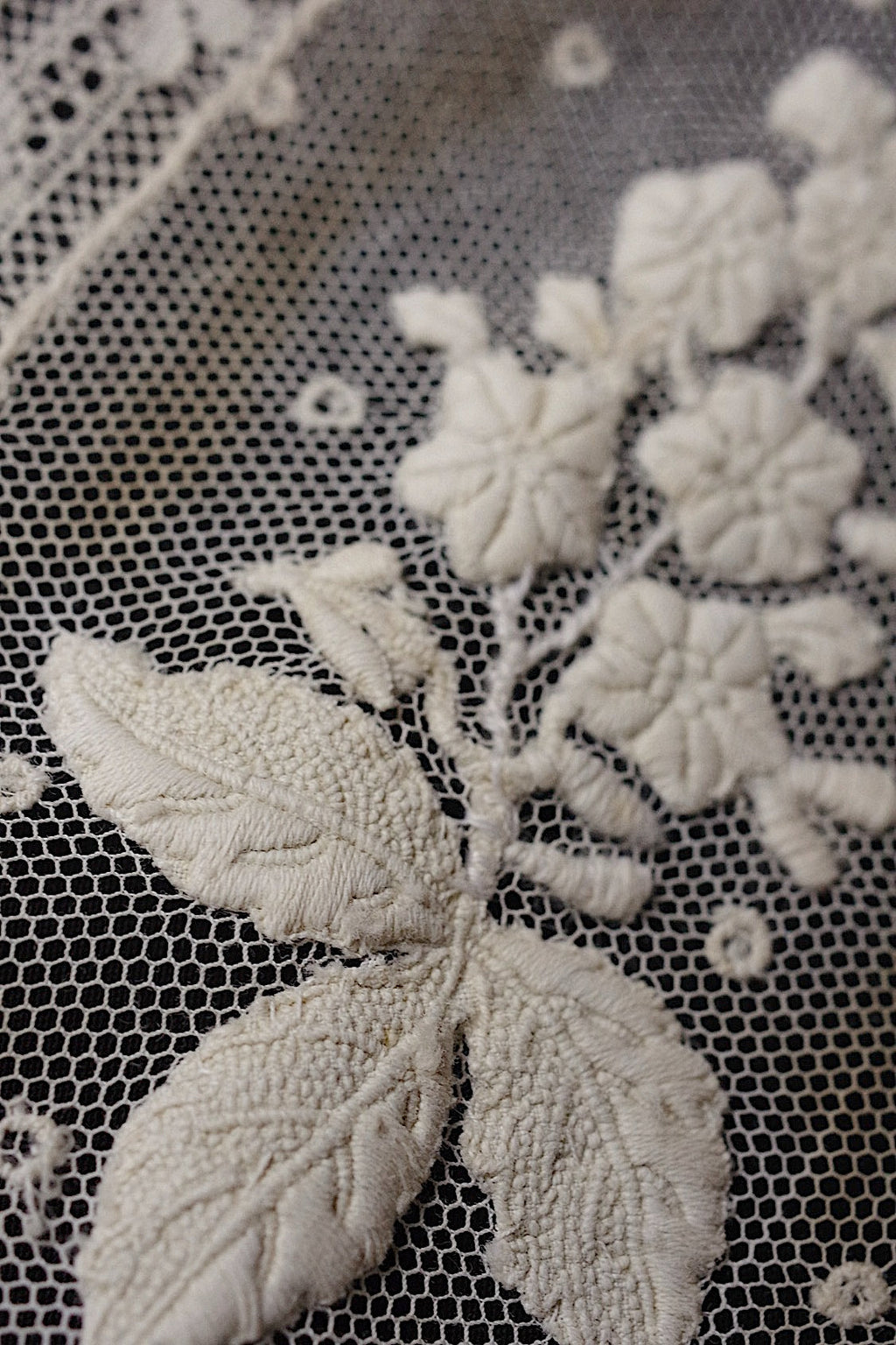 アンティークレース　dentelle ancienne-antique lace　刺繍　nappe 素材用 .FR a l'epoque