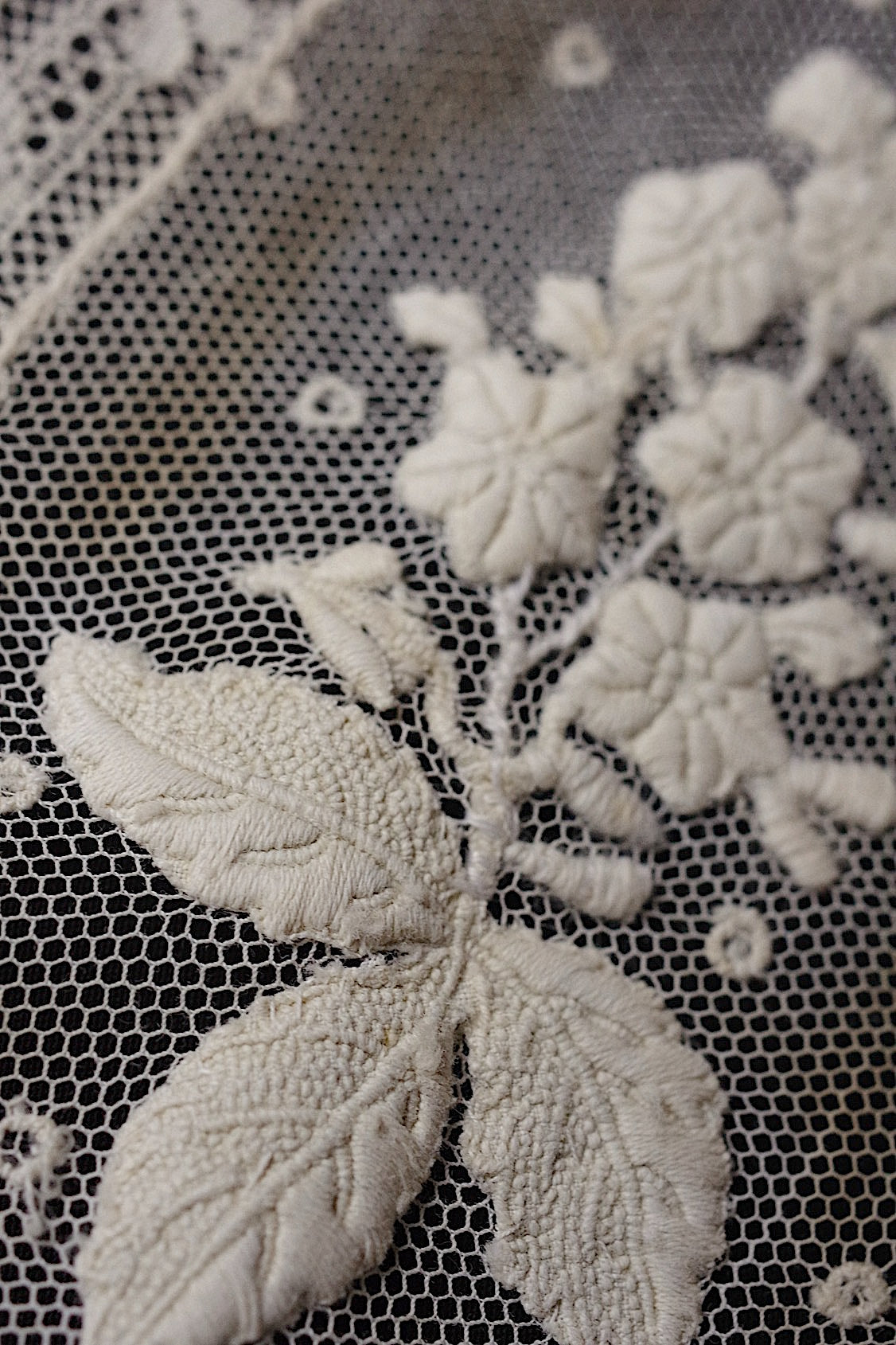 アンティークレース　dentelle ancienne-antique lace　刺繍　nappe 素材用 .FR a l'epoque