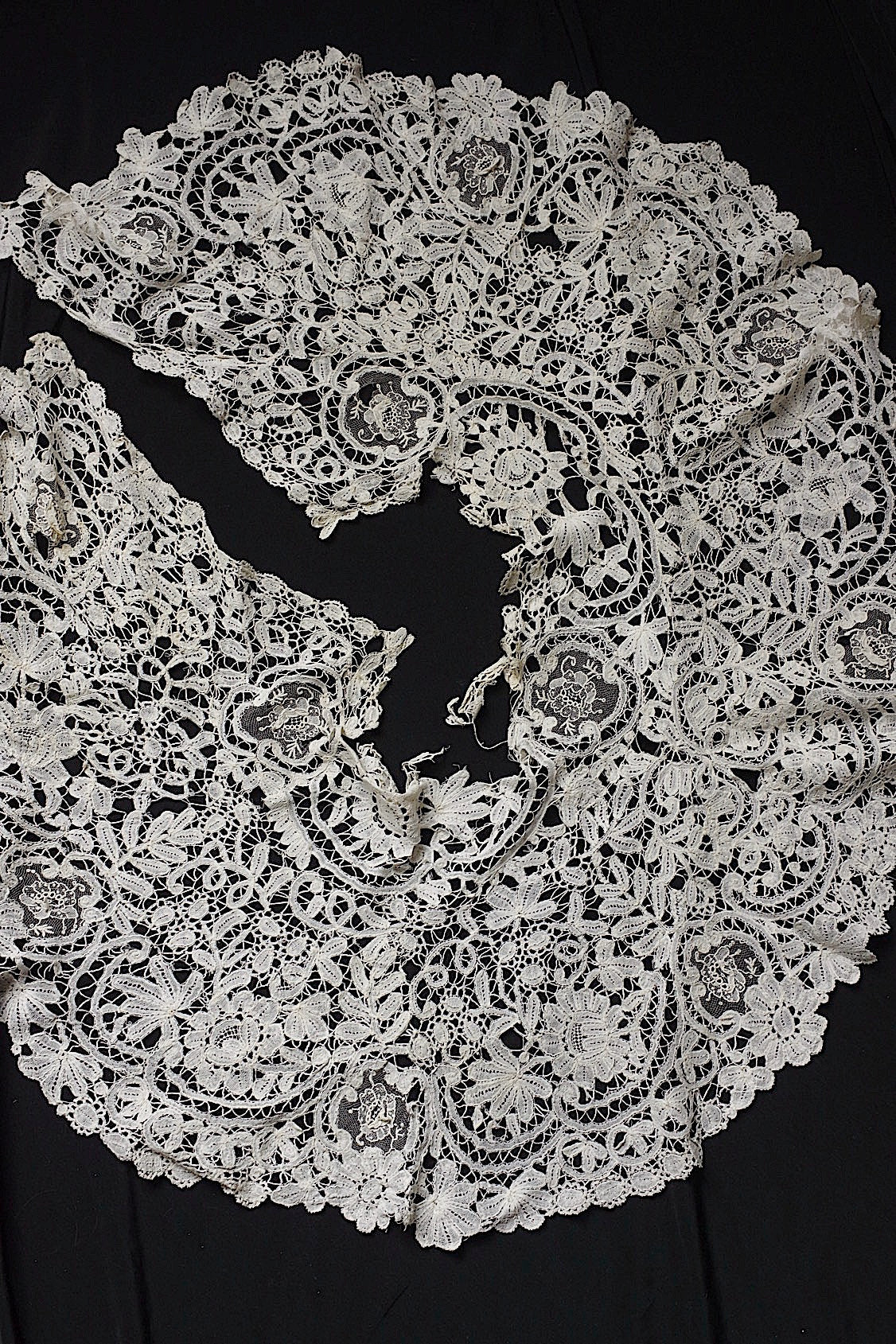 アンティークレース　dentelle ancienne-antique lace　大きな襟 素材用 .FR a l'epoque