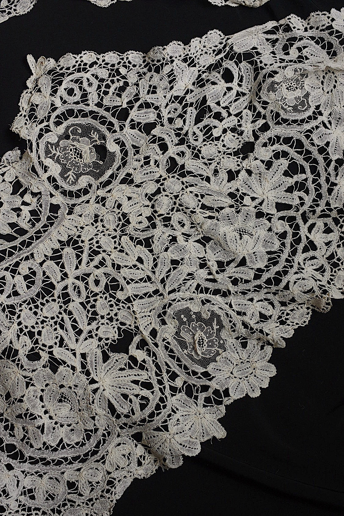 アンティークレース　dentelle ancienne-antique lace　大きな襟 素材用 .FR a l'epoque