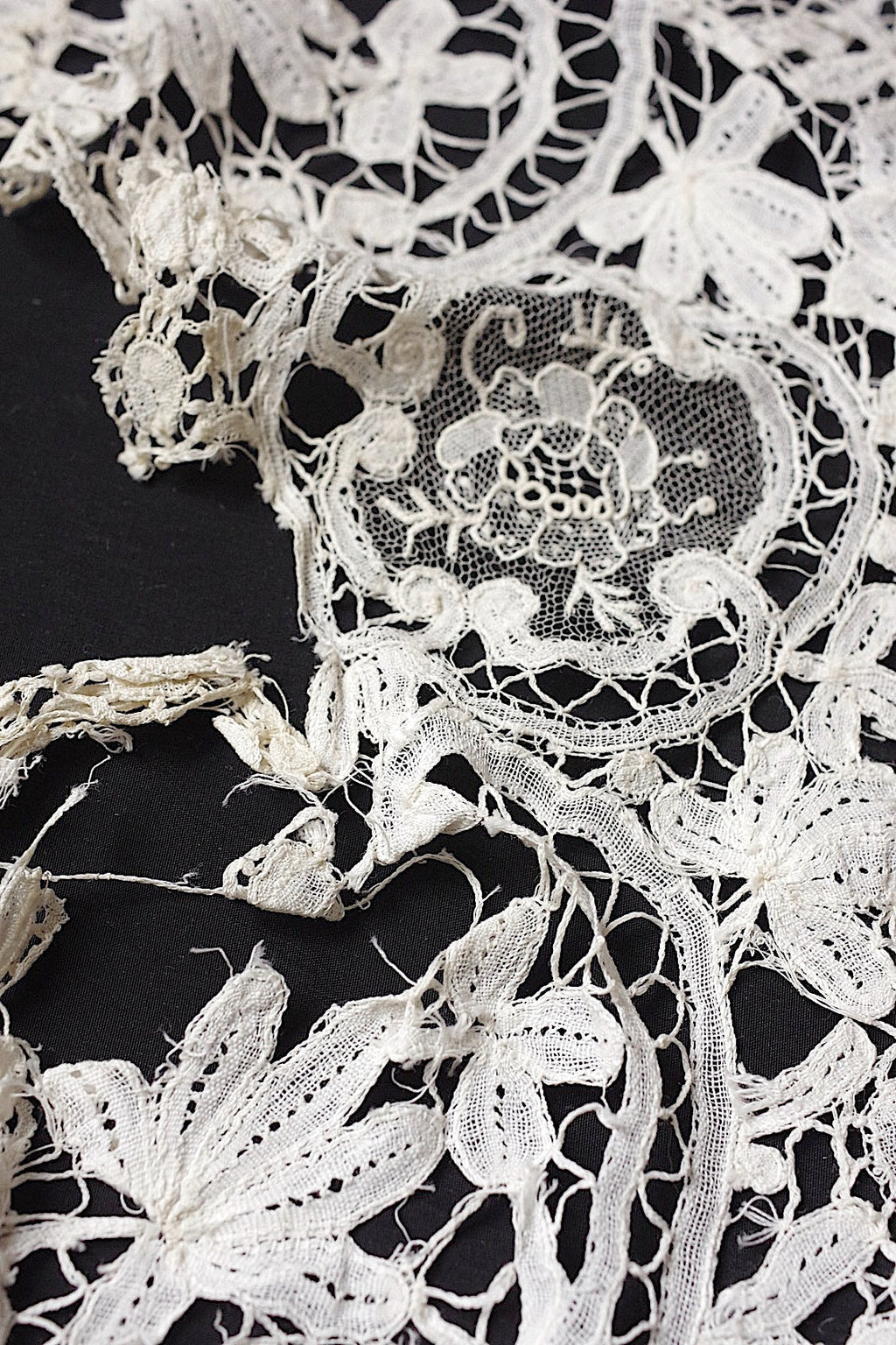 アンティークレース　dentelle ancienne-antique lace　大きな襟 素材用 .FR a l'epoque