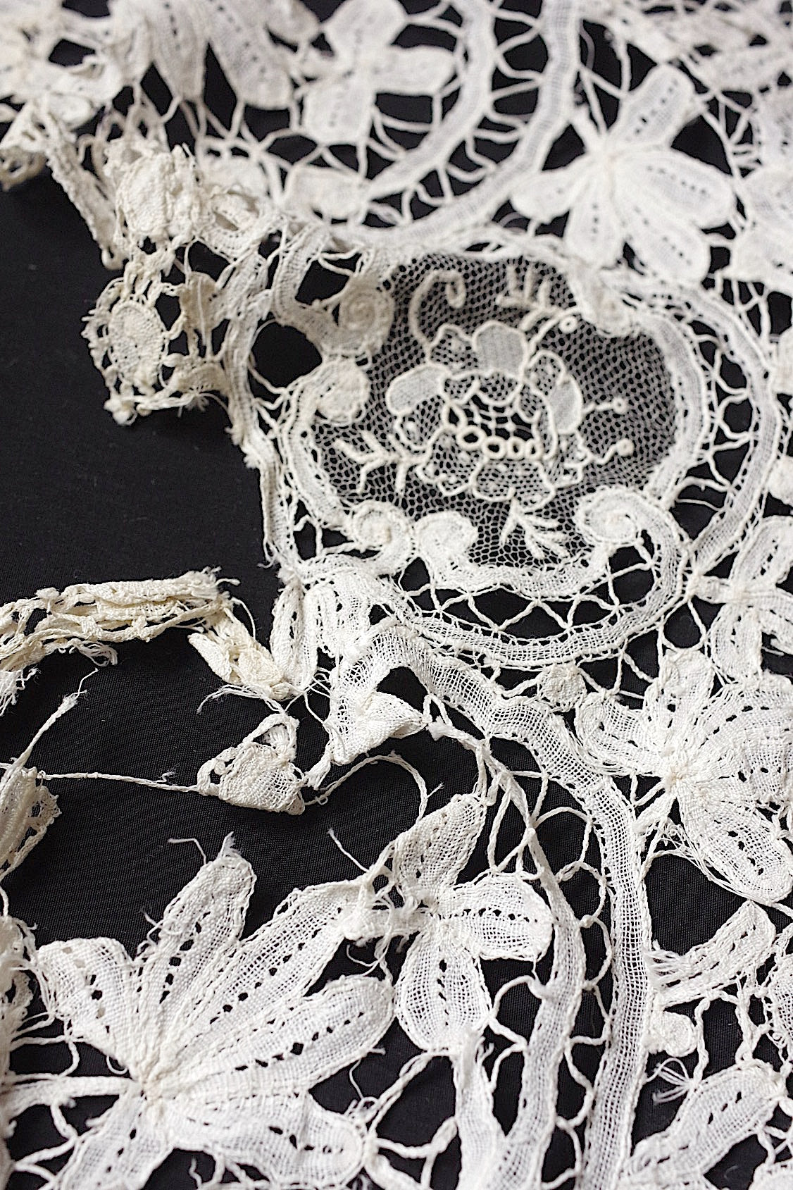 アンティークレース　dentelle ancienne-antique lace　大きな襟 素材用 .FR a l'epoque