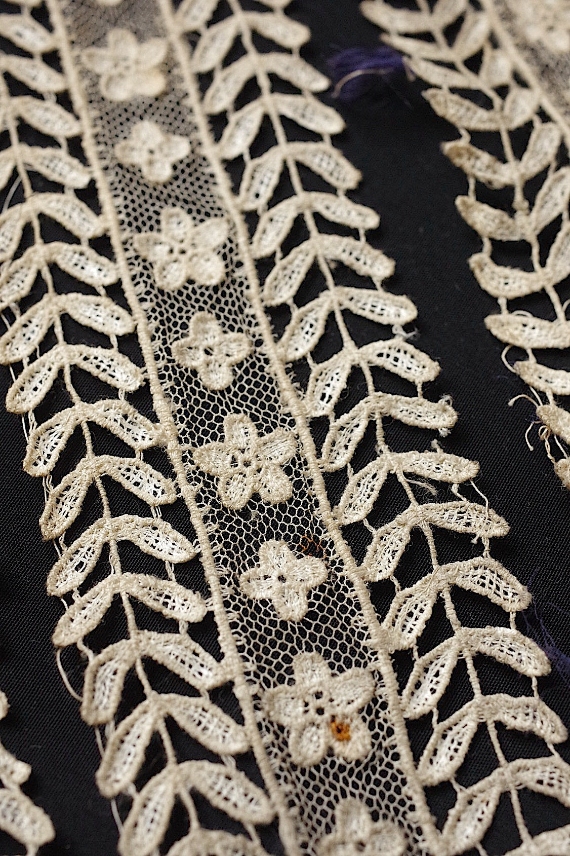 アンティークレース　dentelle ancienne-antique lace　 素材用 .FR a l'epoque