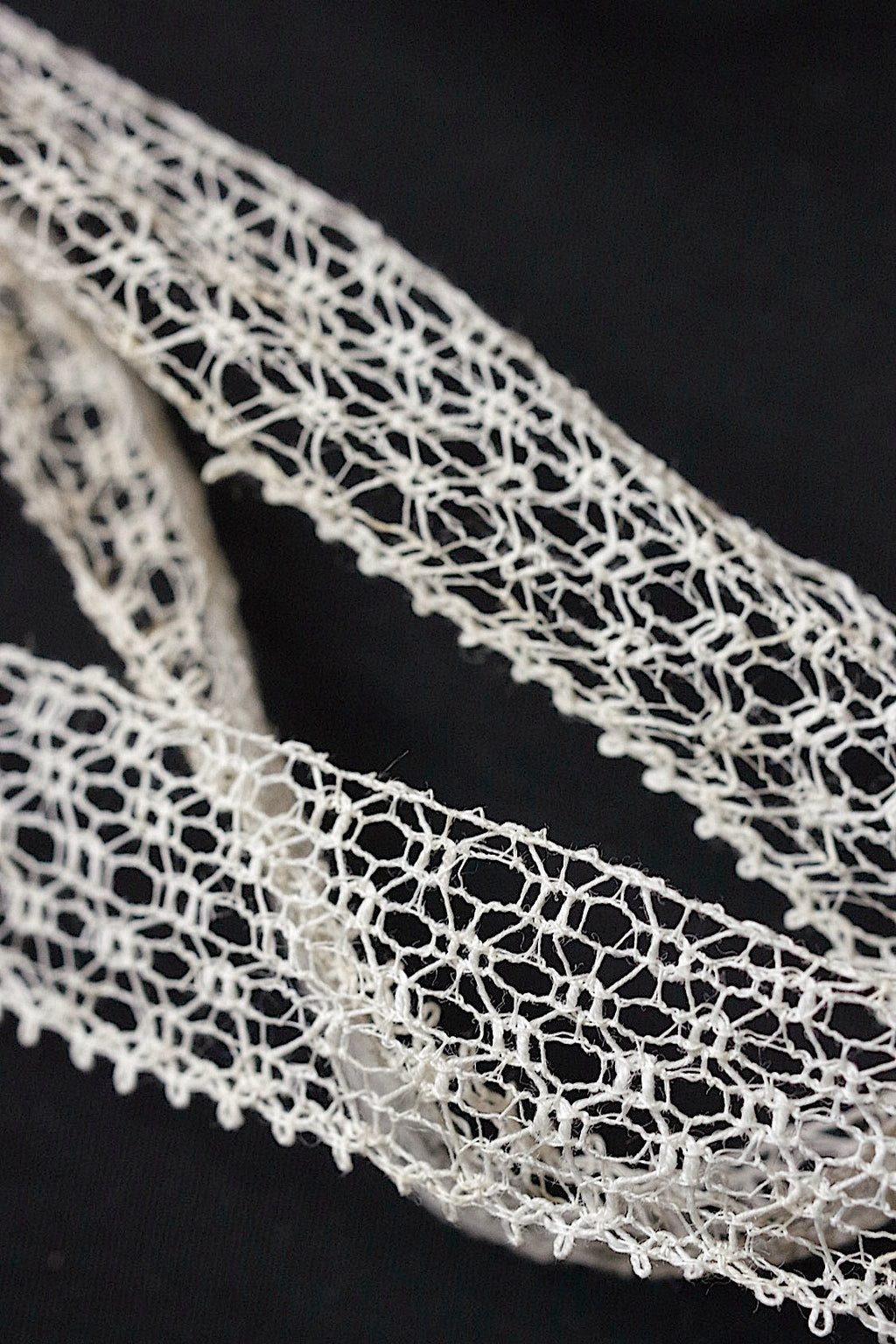 アンティークレース　dentelle ancienne -antique lace 1130cm .FR a l'epoque