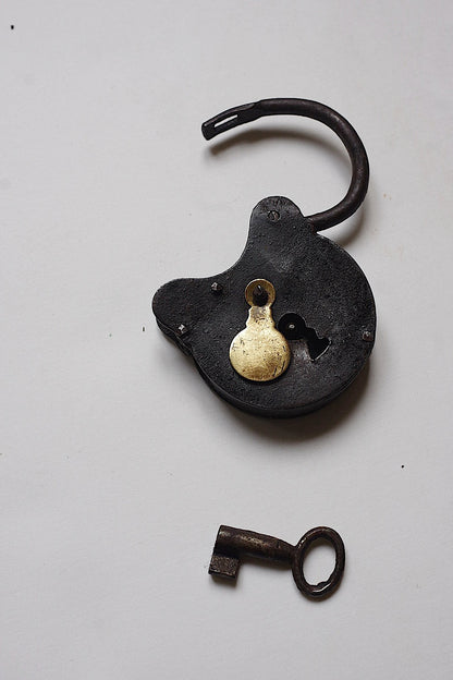 アンティーク鍵　antique　cadenas .FR a l'epoque