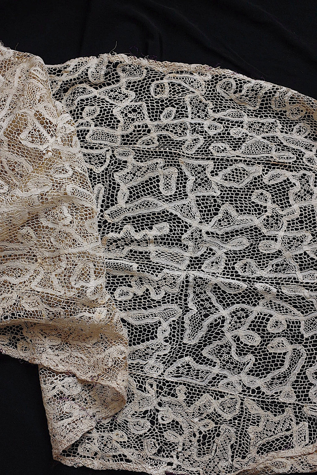 アンティークレース　dentelle ancienne 大きめハギレ .FR a l'epoque