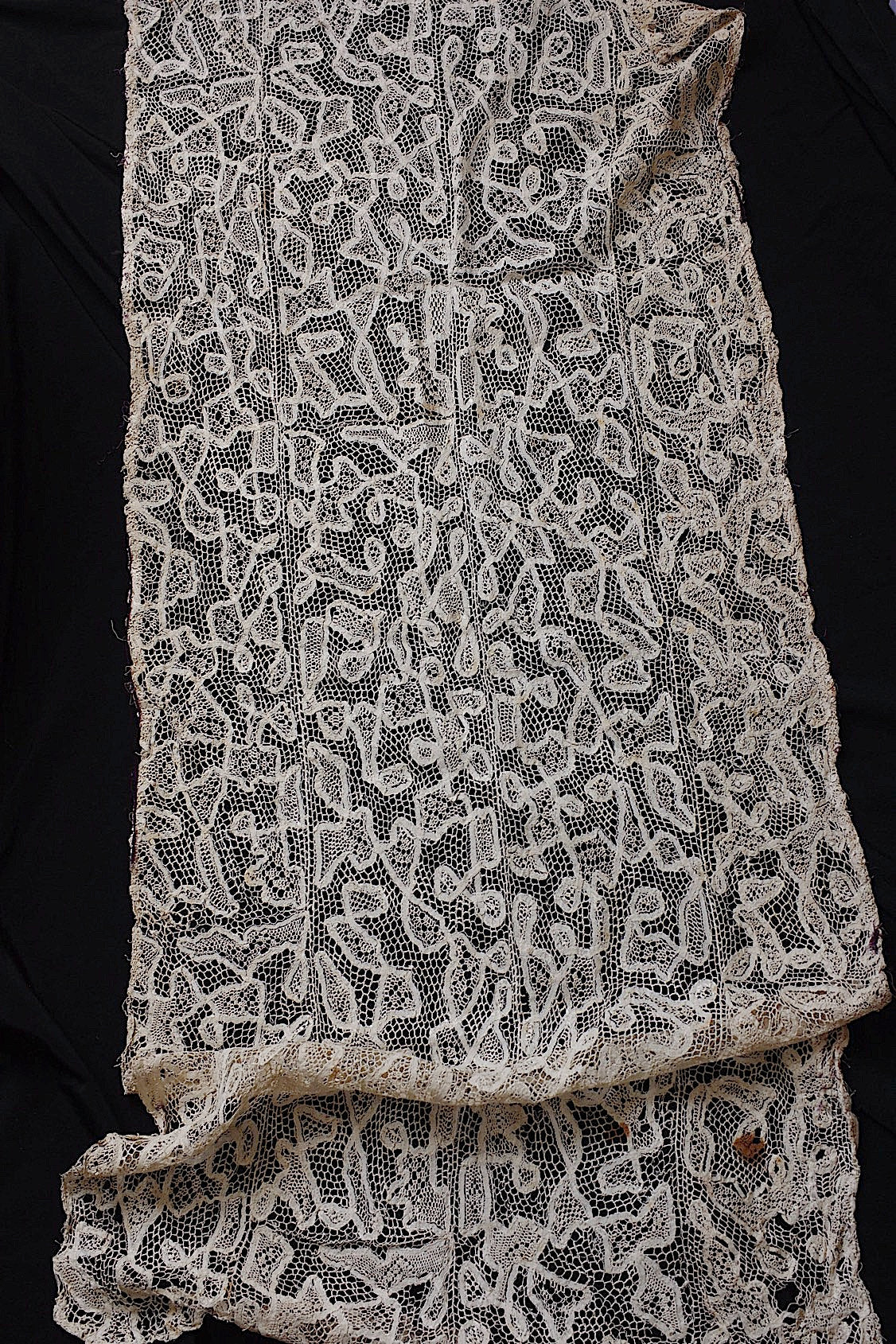 アンティークレース　dentelle ancienne 大きめハギレ .FR a l'epoque