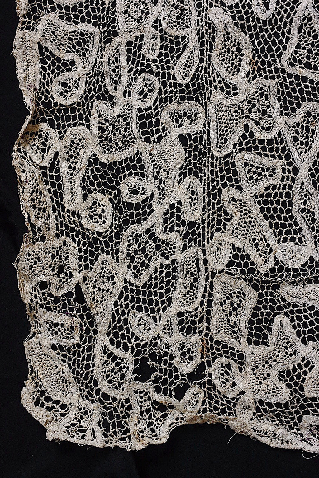 アンティークレース　dentelle ancienne 大きめハギレ .FR a l'epoque