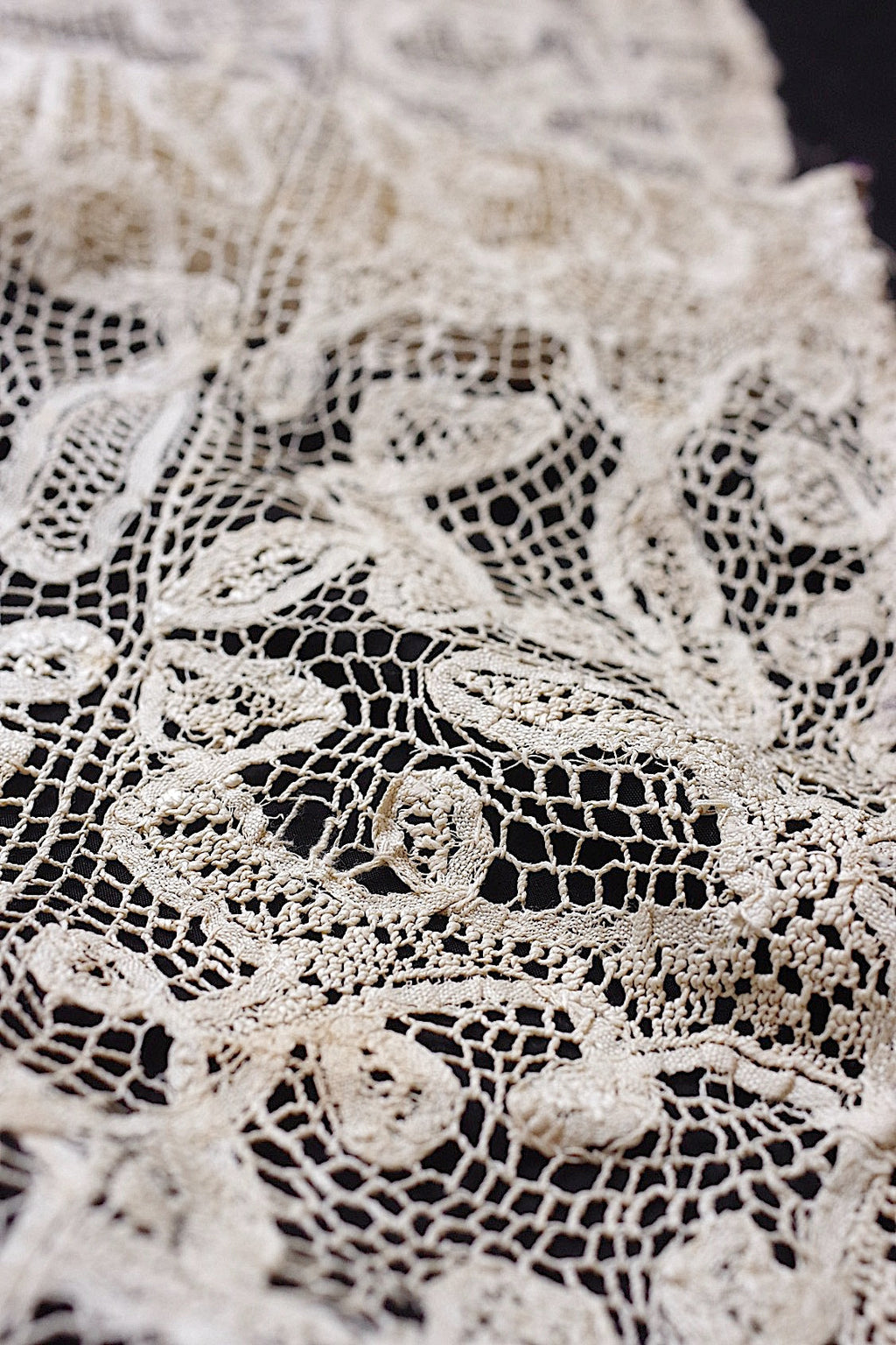 アンティークレース　dentelle ancienne 大きめハギレ .FR a l'epoque