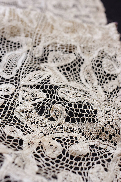 アンティークレース　dentelle ancienne 大きめハギレ .FR a l'epoque