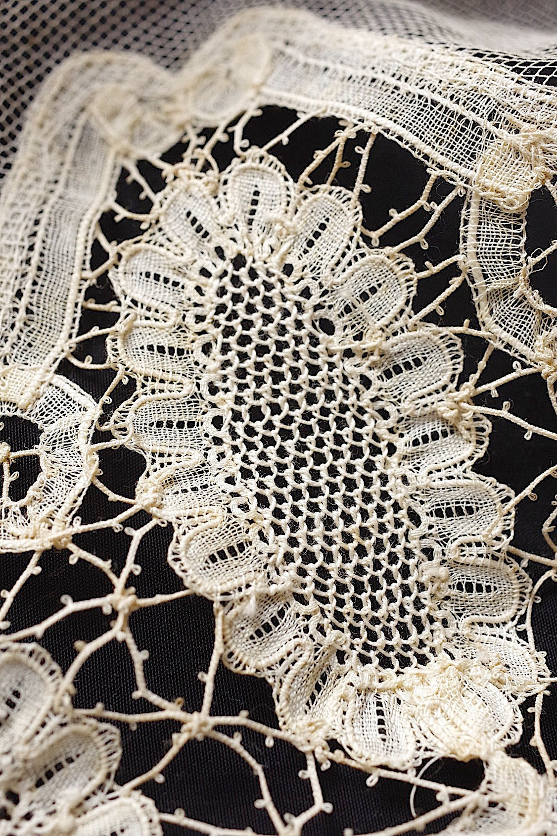 アンティークレース　dentelle ancienne タイ2本 .FR a l'epoque