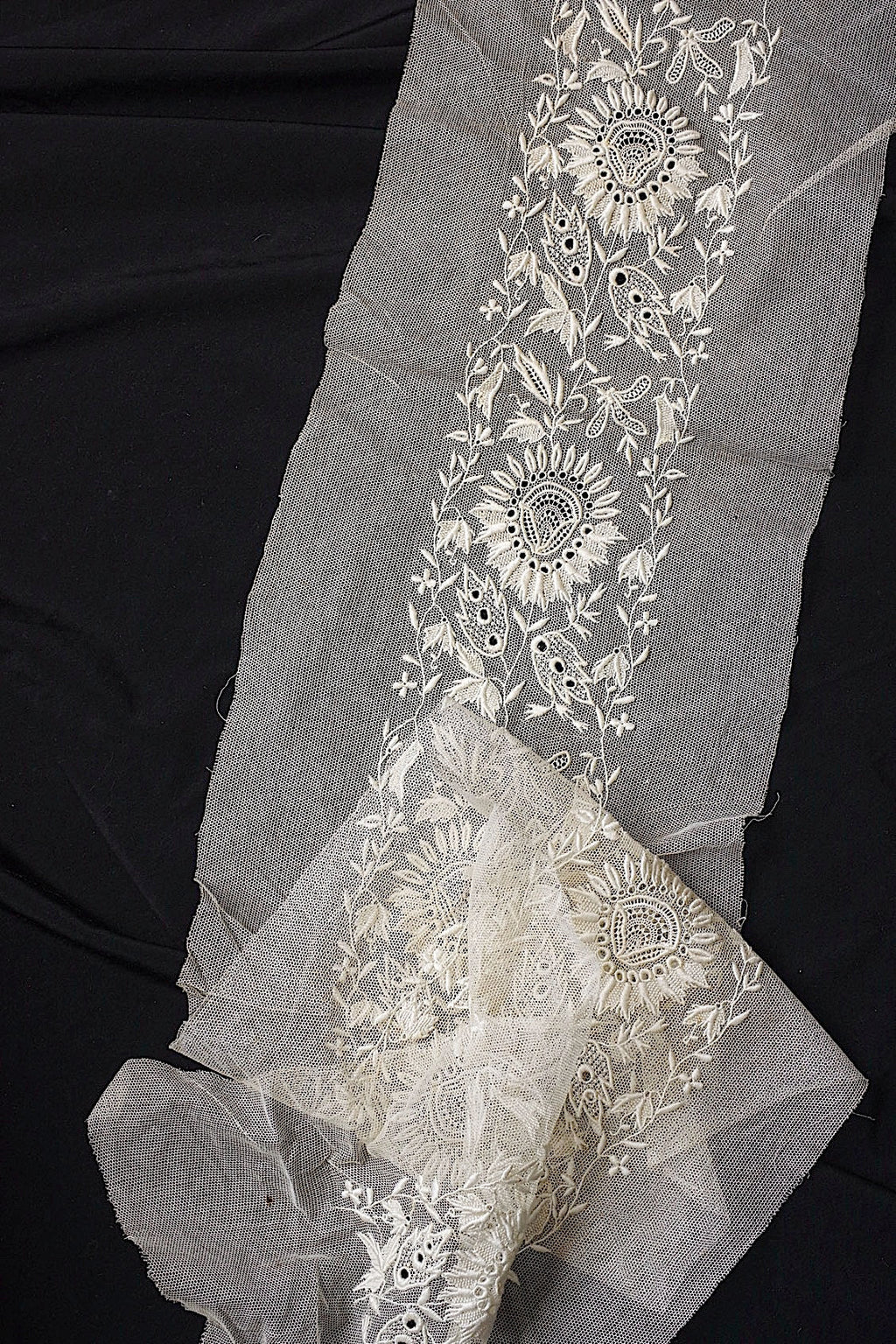 アンティークレース　dentelle ancienne 刺繍 .FR a l'epoque