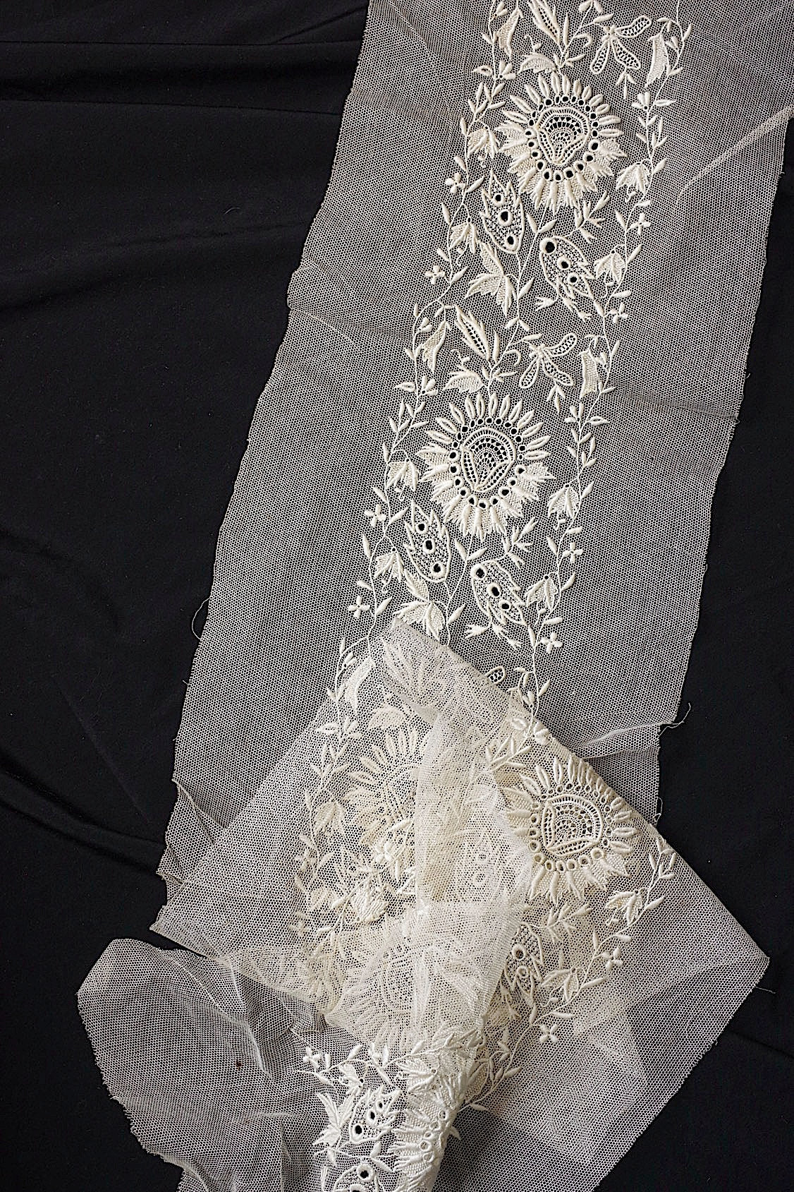 アンティークレース　dentelle ancienne 刺繍 .FR a l'epoque