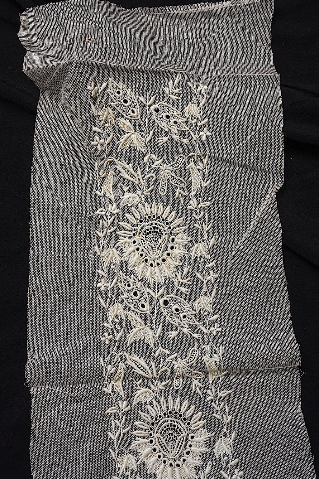 アンティークレース　dentelle ancienne 刺繍 .FR a l'epoque