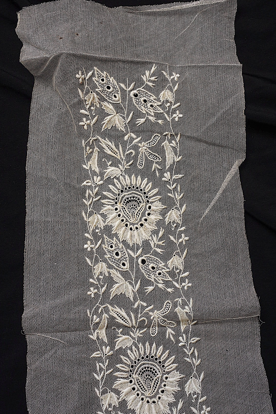 アンティークレース　dentelle ancienne 刺繍 .FR a l'epoque