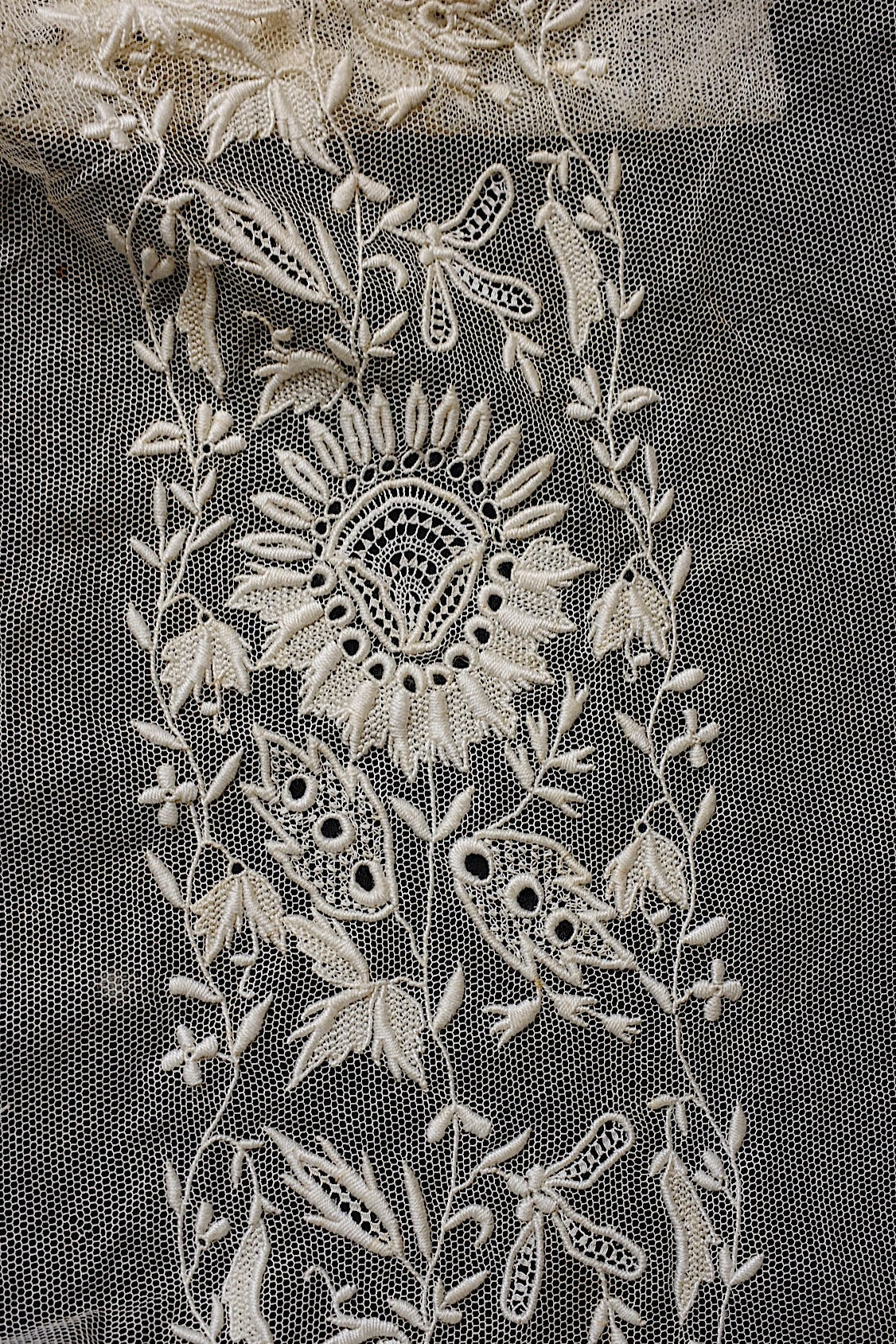 アンティークレース　dentelle ancienne 刺繍 .FR a l'epoque