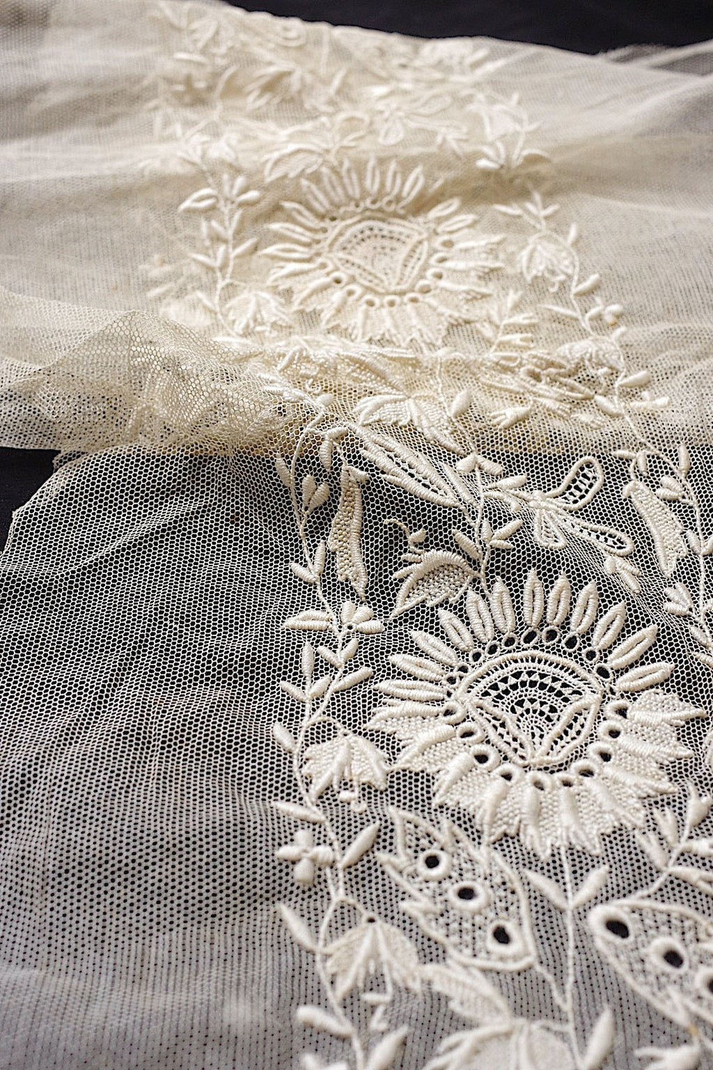 アンティークレース　dentelle ancienne 刺繍 .FR a l'epoque